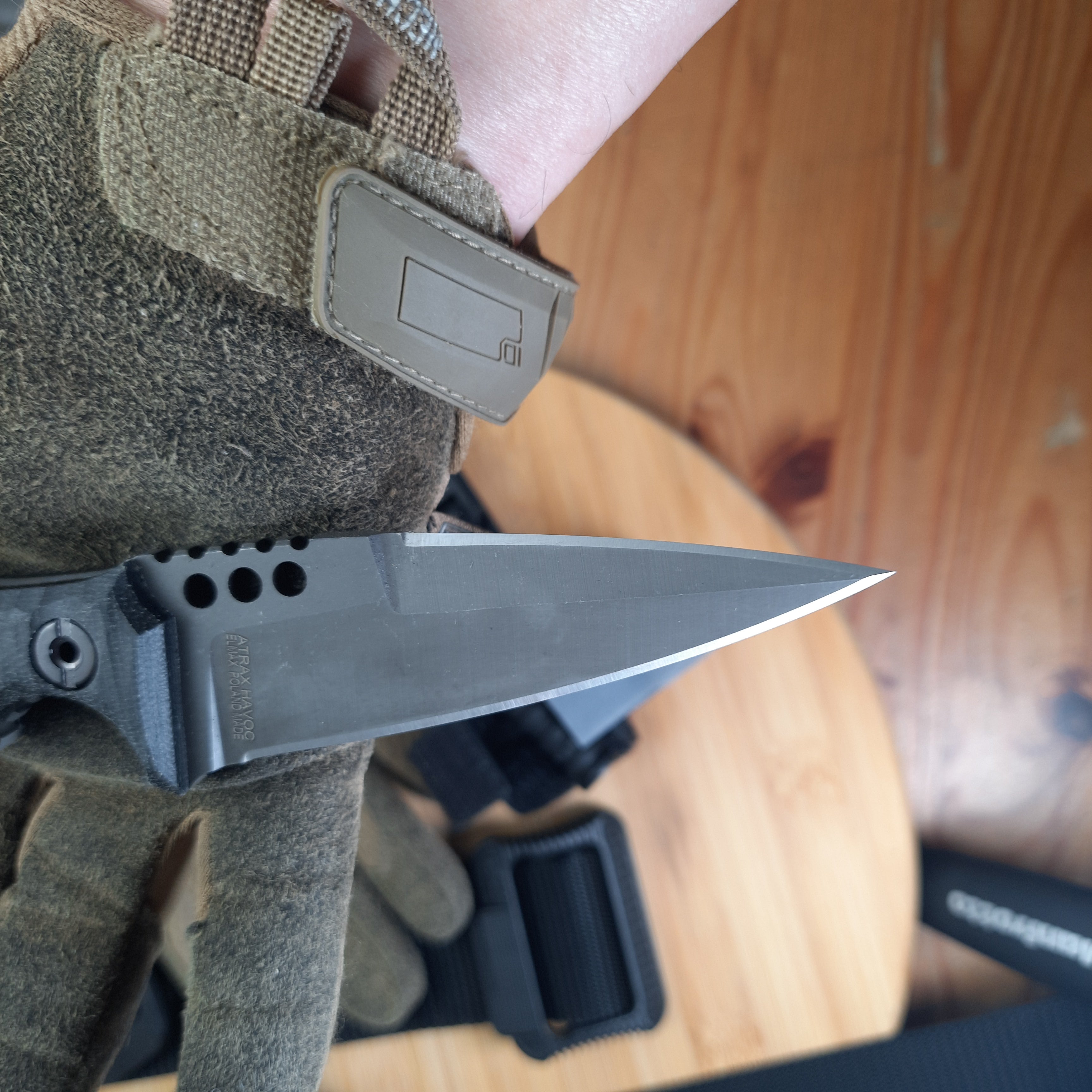 Atrax HAVOC stonewashed Taktisches Messer mit grünem Canvas-Micarta-Griff