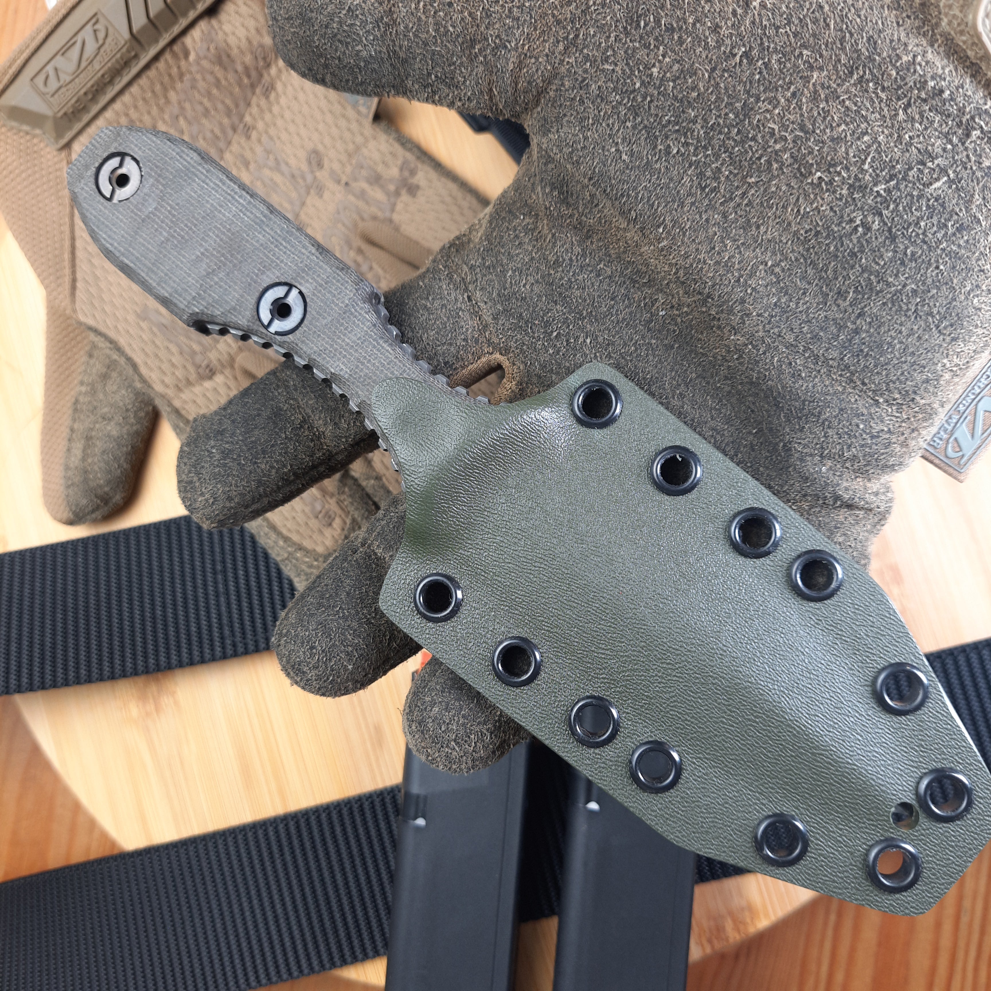 Atrax SCOURGE DAGGER Stonewashed Tactical Knife with Green Canvas Micarta Scales