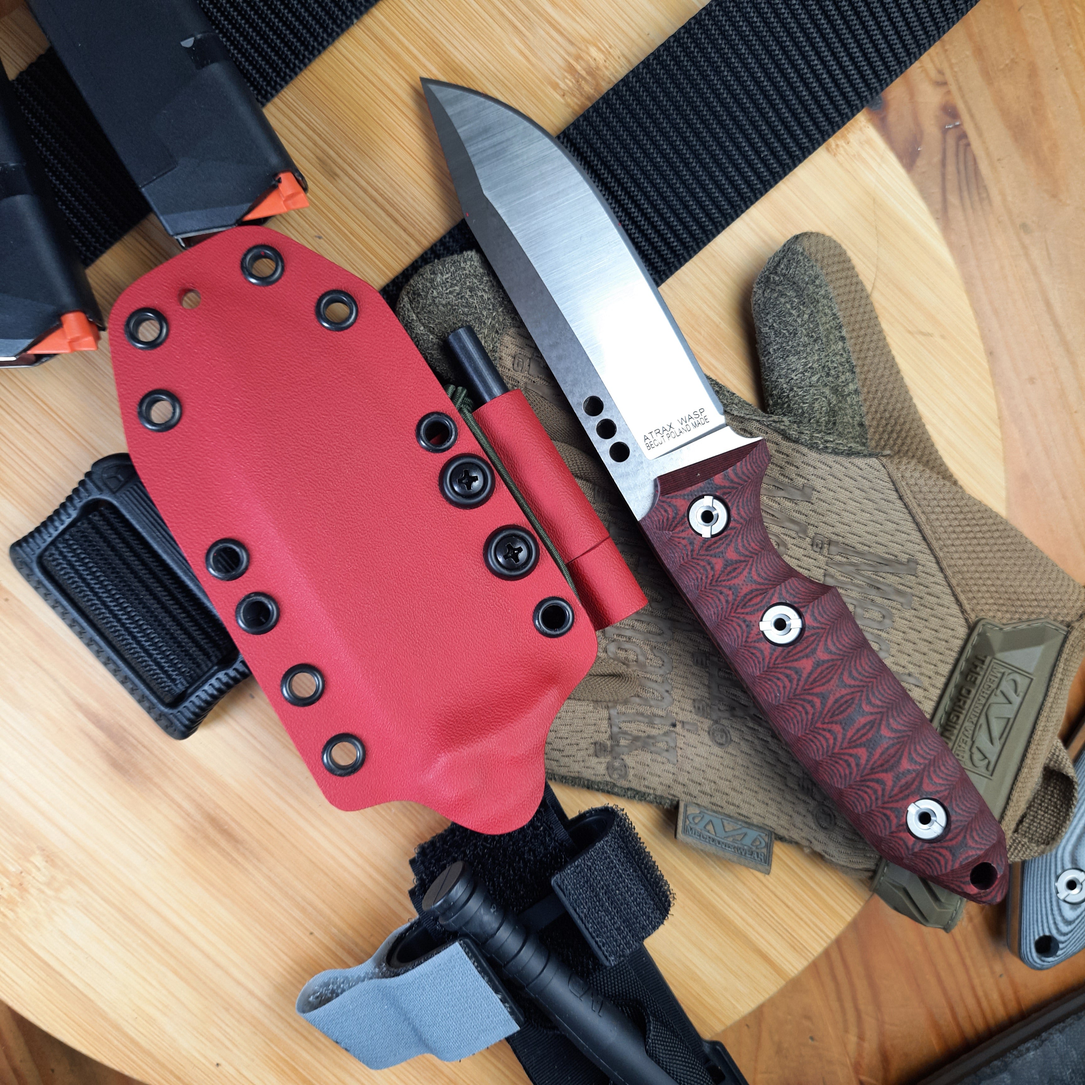 Nóż taktyczny Atrax BOA Stonewashed z rękojeścią z czarnego płótna Micarta i metalicznym szarym Kydexem
