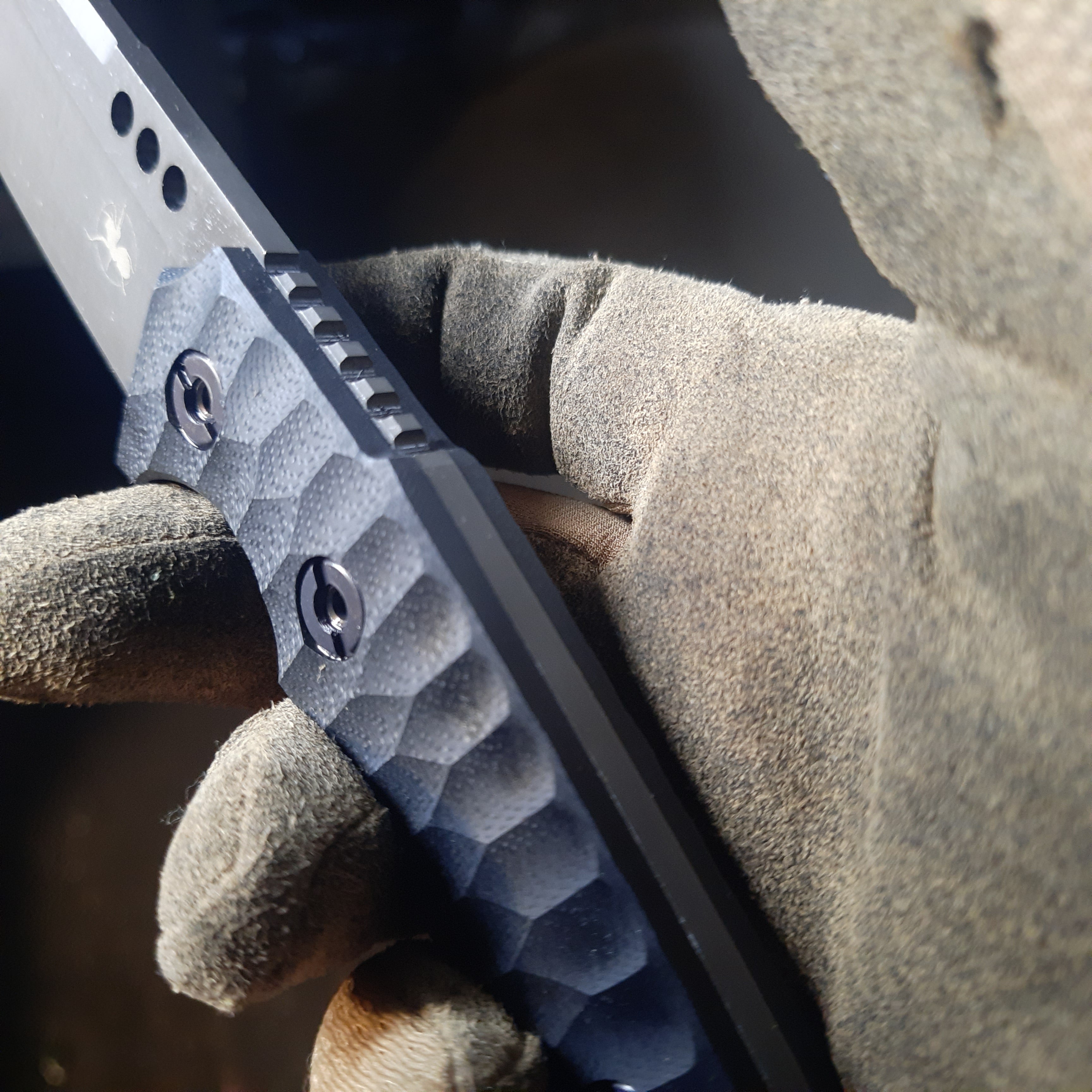 Atrax BOA Taktisches Messer Stonewashed mit braunem G10-Griff