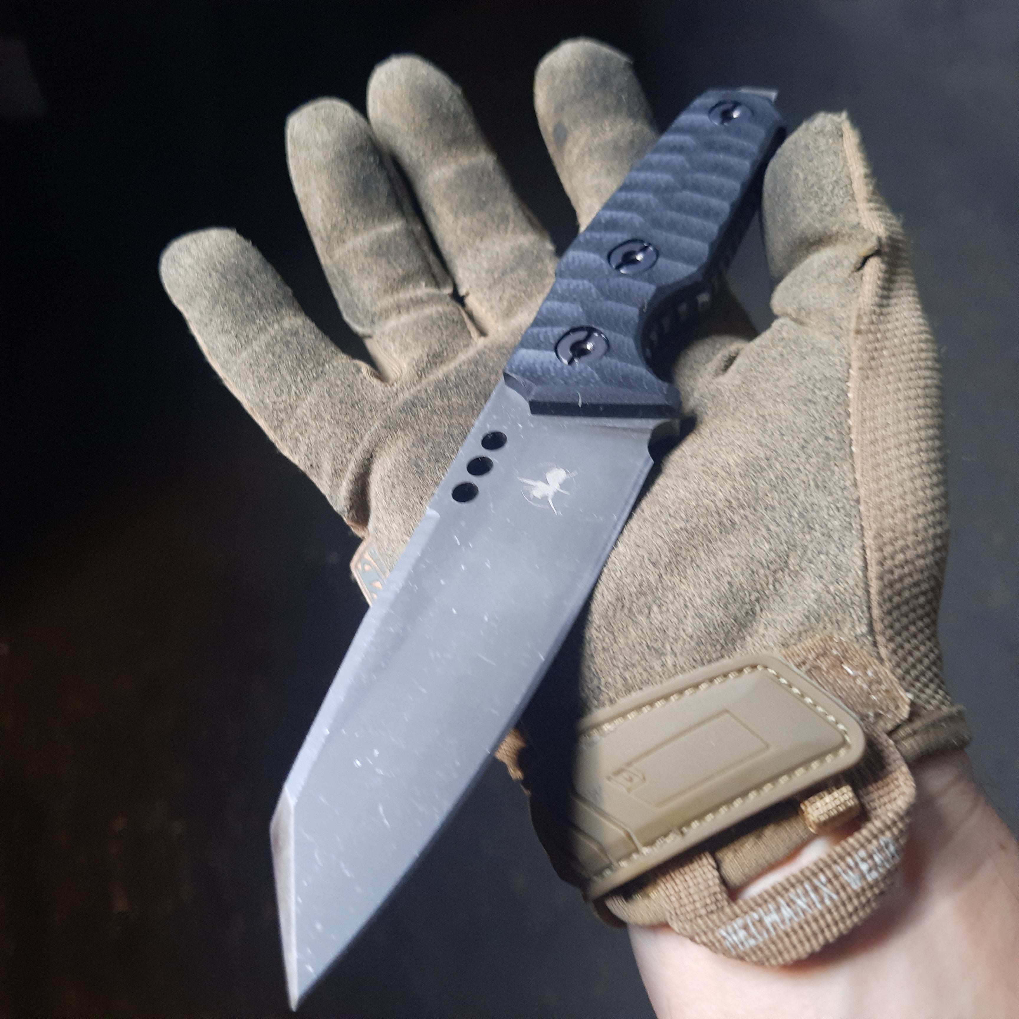 Atrax BOA Taktisches Messer Stonewashed mit braunem G10-Griff