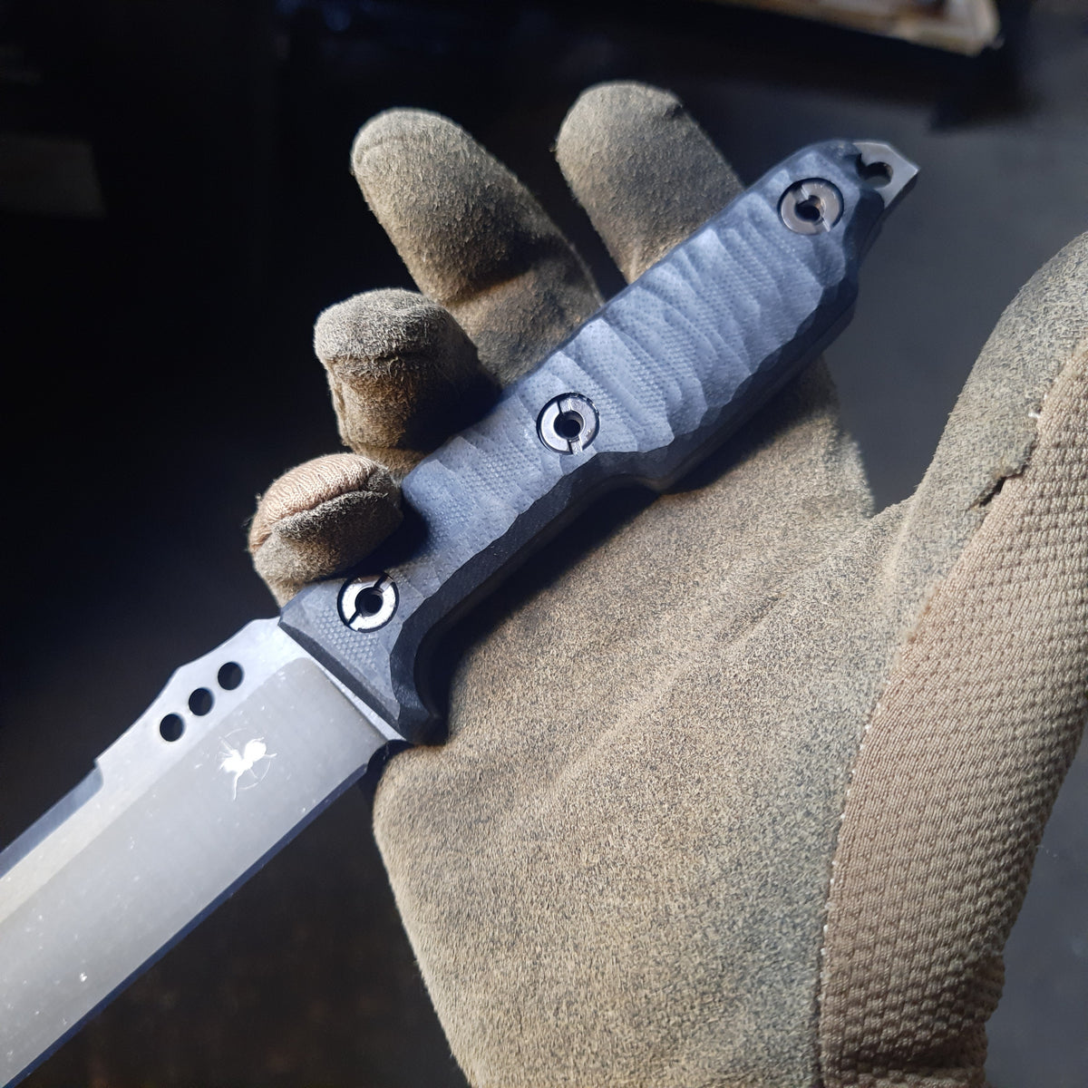 Atrax NOXIOUS Taktisches Messer mit braunem Griff und LR BLACK Cerakote