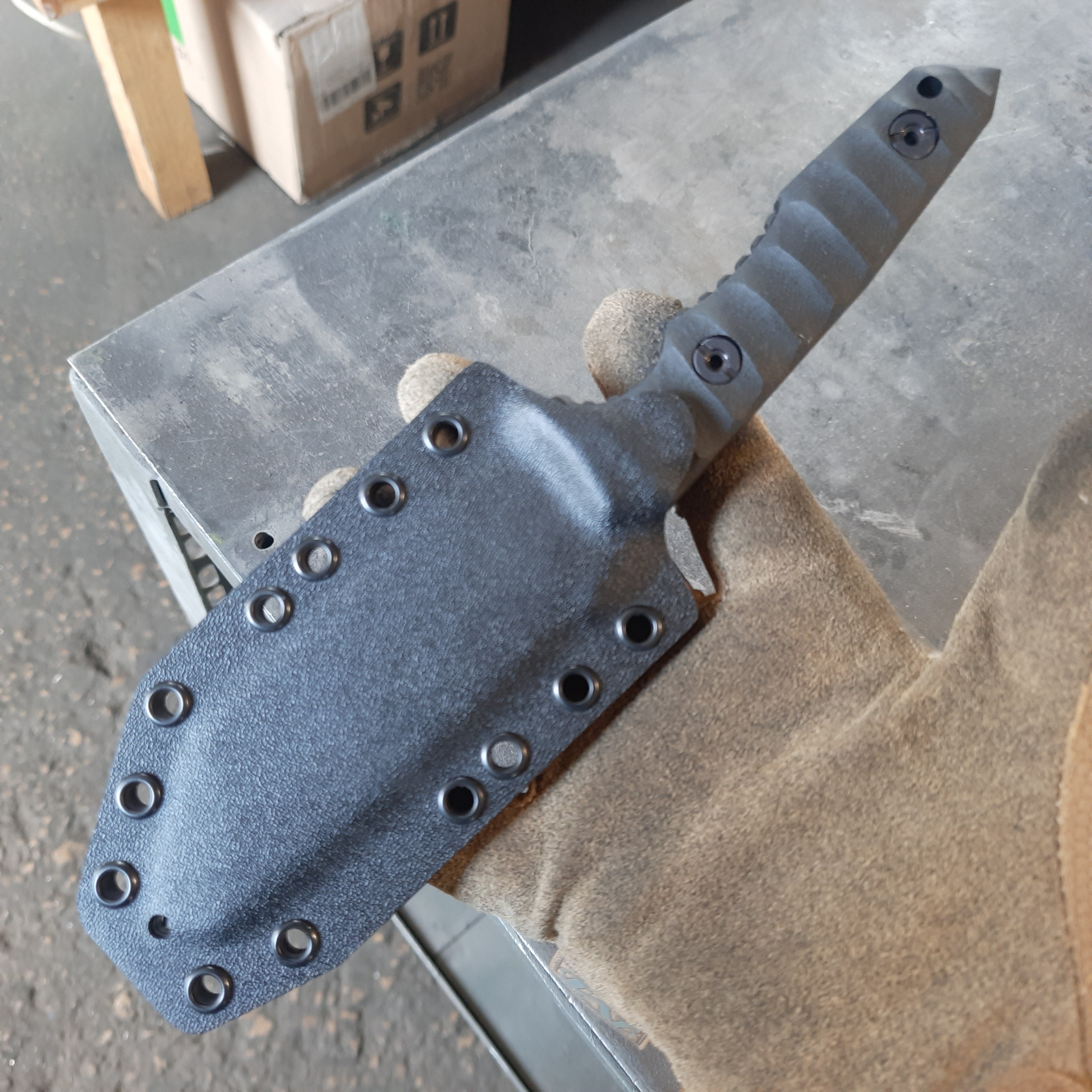 Atrax Venom Tactical & Daycare Messer Stonewashed mit grünem Micarta-Griff
