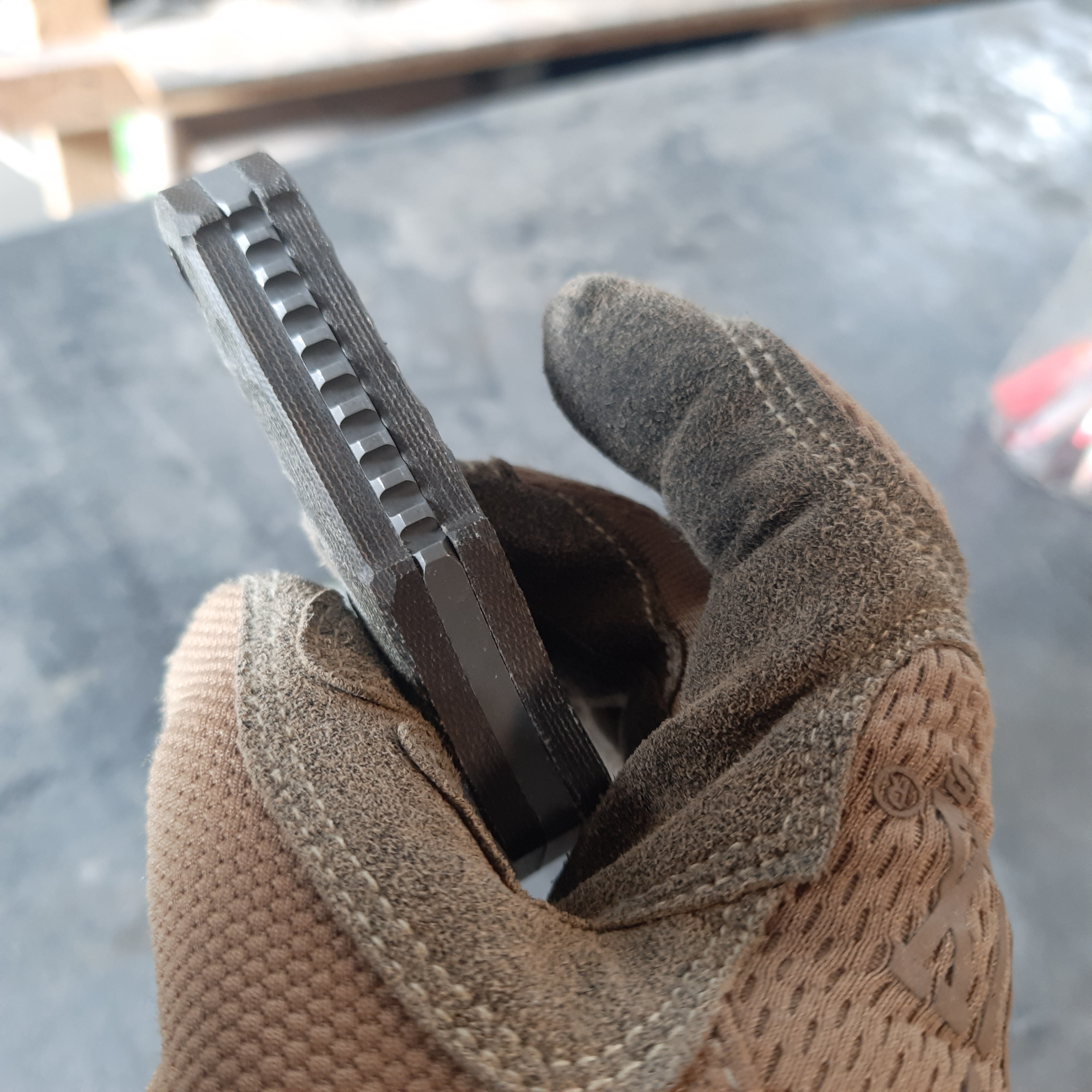 Atrax ENKIDU Taktisches Stoßmesser mit schwarzem Griff und LR Black Cerakote-Finish
