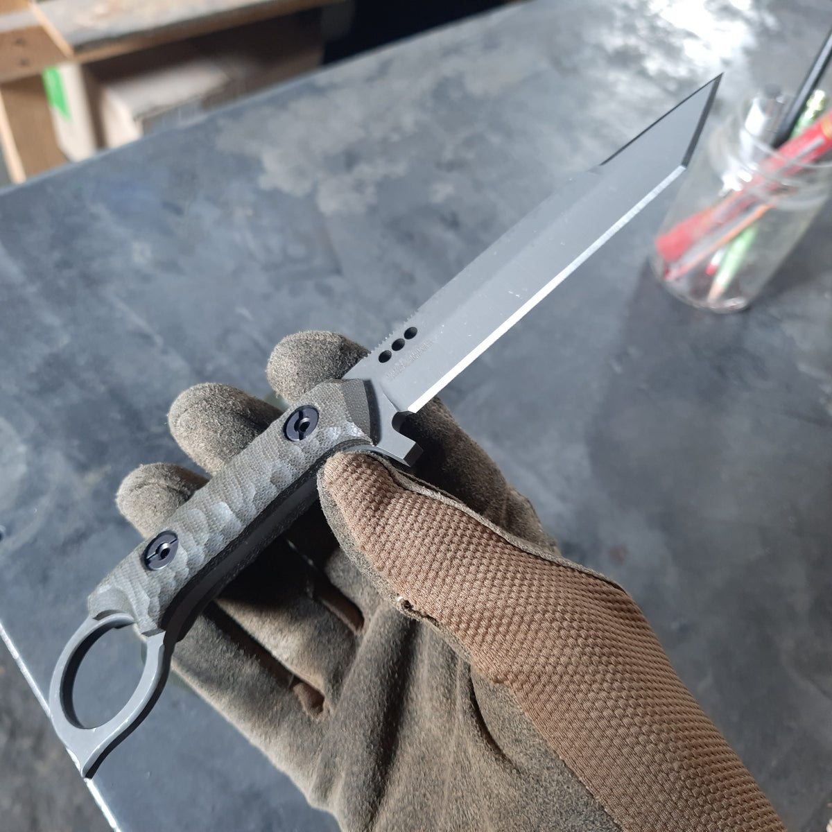 Atrax Shadow XL Taktisches Ringmesser mit braunem Canvas-Micarta-Griff