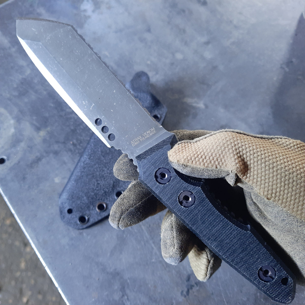 Atrax Venom Tactical & Daycare Messer Stonewashed mit grünem Micarta-Griff
