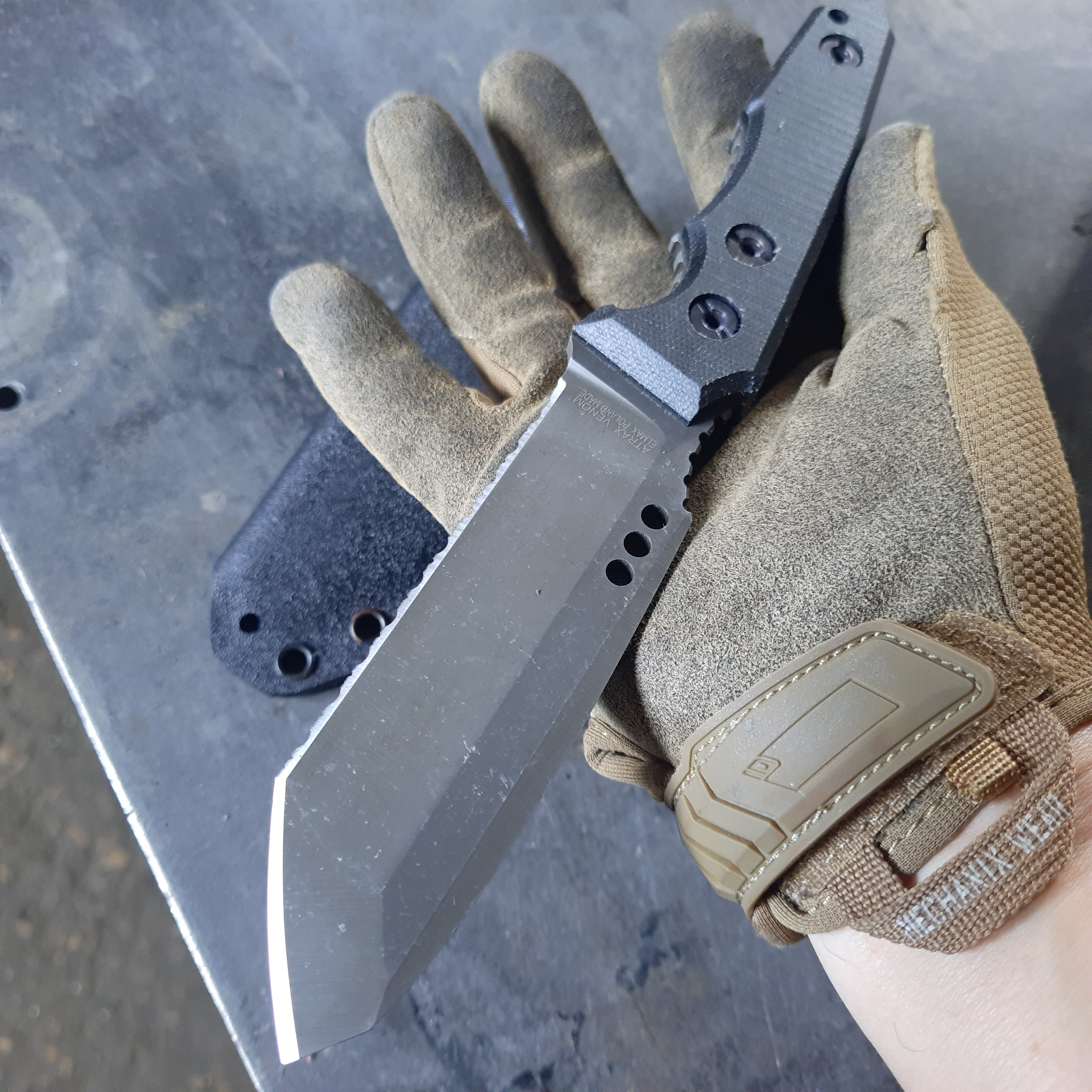 Atrax Venom Tactical & Daycare Messer Stonewashed mit grünem Micarta-Griff