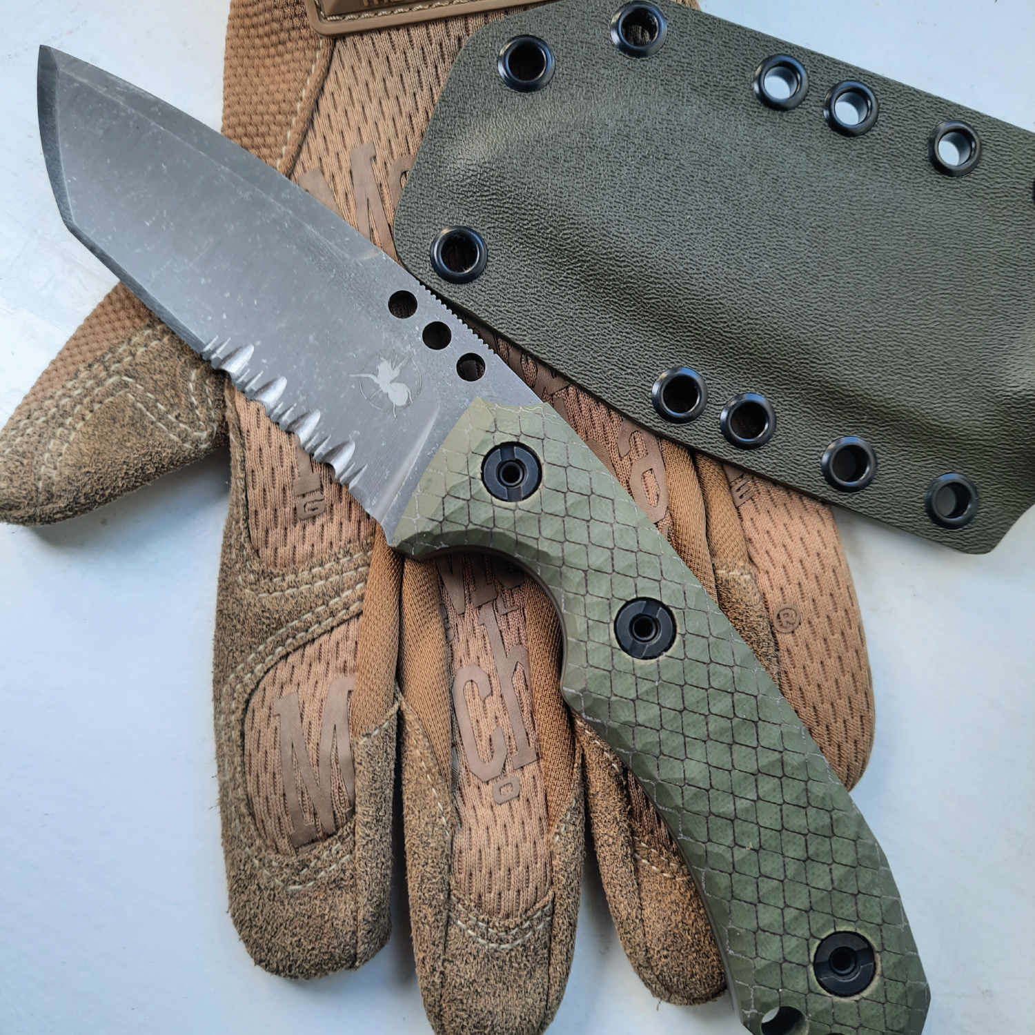 ATRAX BOA Tactical Knife - SNAKE SKIN PATERN ON HANDLE