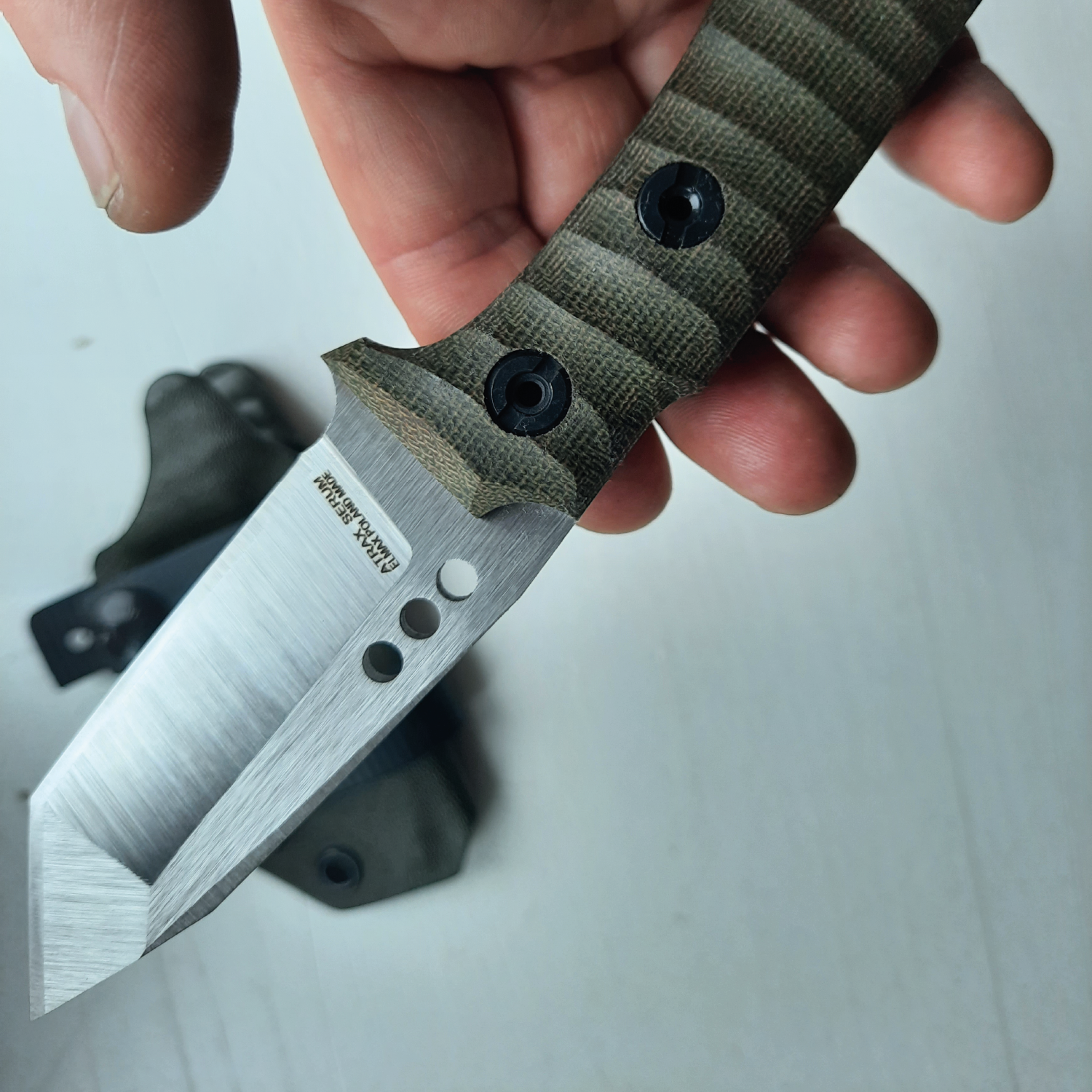 ATRAX SERUM Silver Satin Tactical & Daycare Tanto-Messer mit grünem Micarta-Griff
