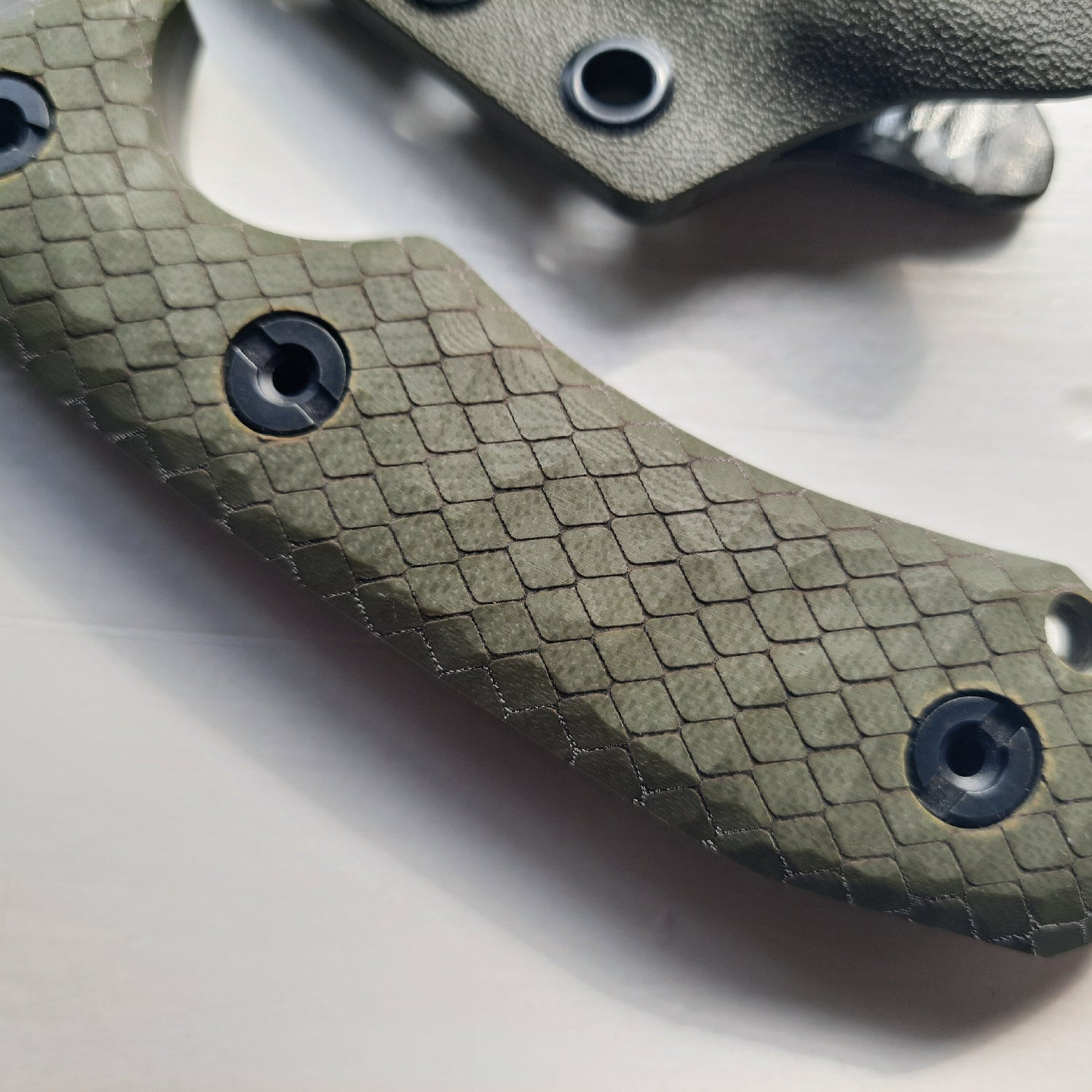 ATRAX BOA Tactical Knife - SNAKE SKIN PATERN ON HANDLE