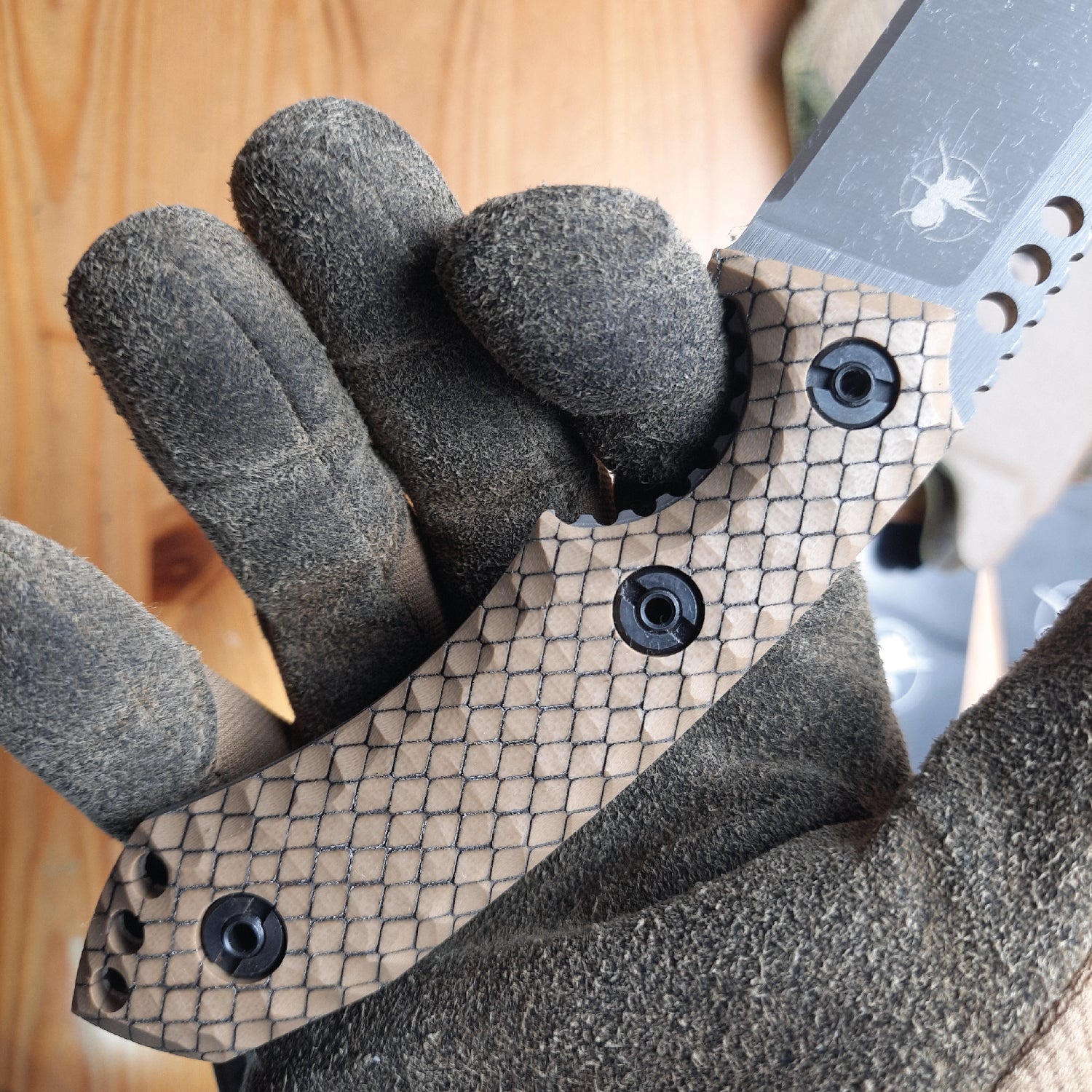 ATRAX BOA Tactical Knife - SNAKE SKIN PATERN ON HANDLE