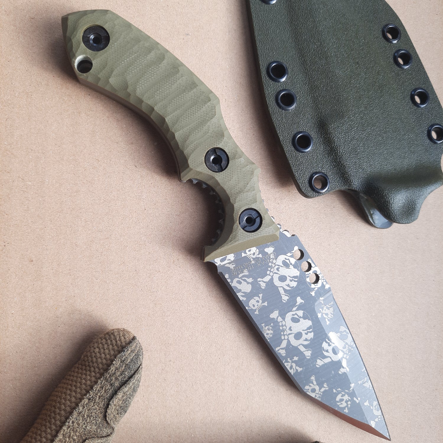 Atrax Rogue Taktisches Messer mit OD-grünem G10-Griff und Stonewashed-Finish