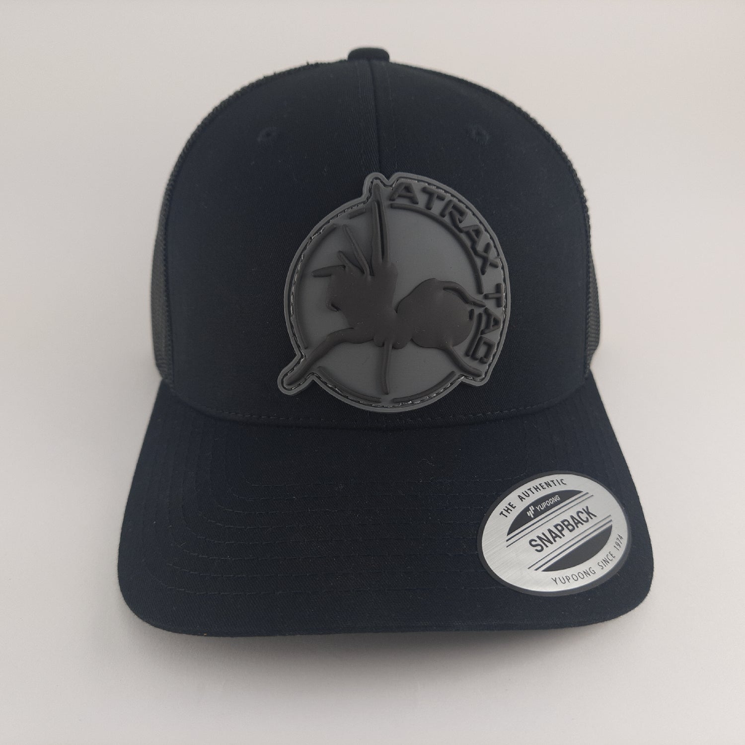 AtraxTac Tracker-Kappe in Schwarz – graues Logo