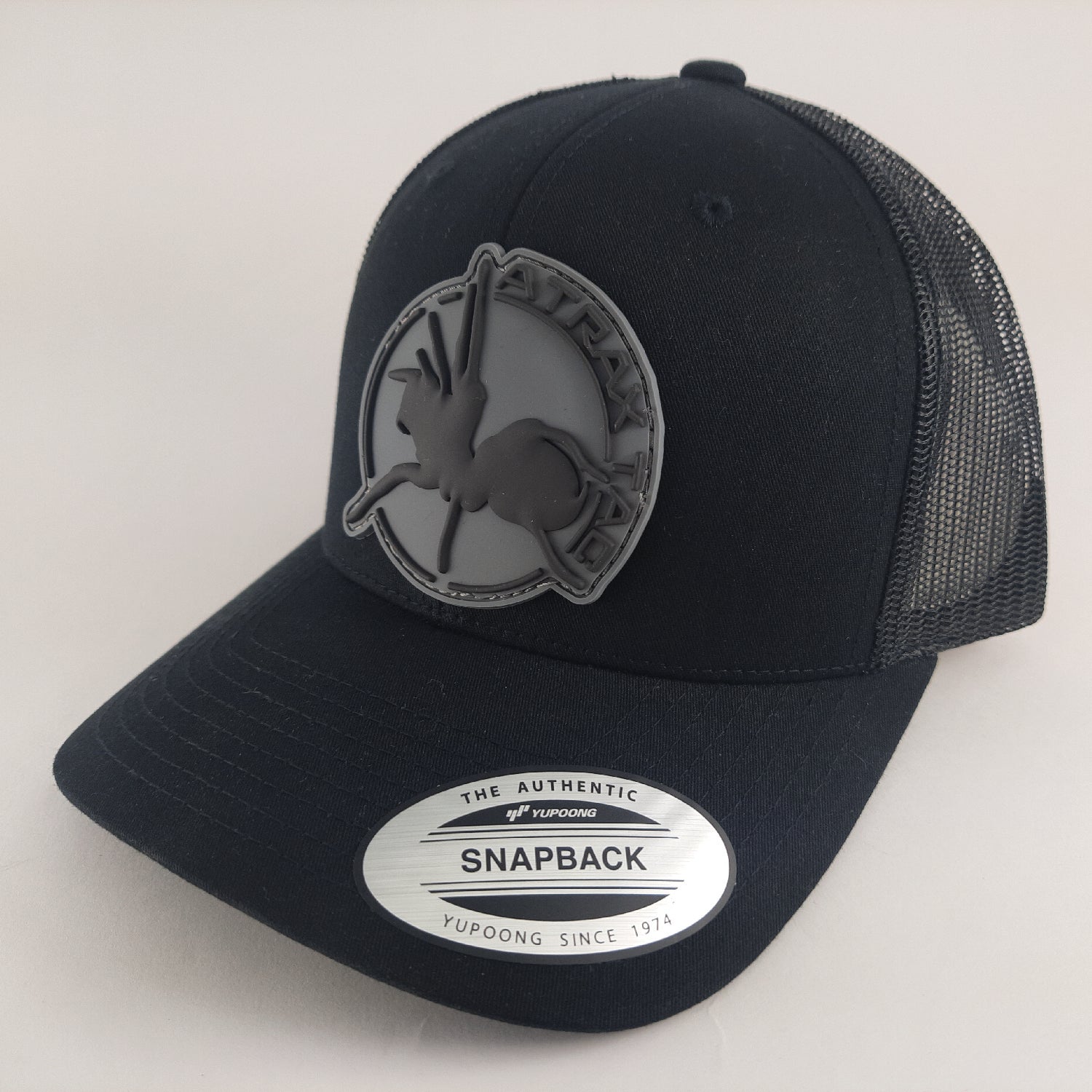 AtraxTac Tracker-Kappe in Schwarz – graues Logo