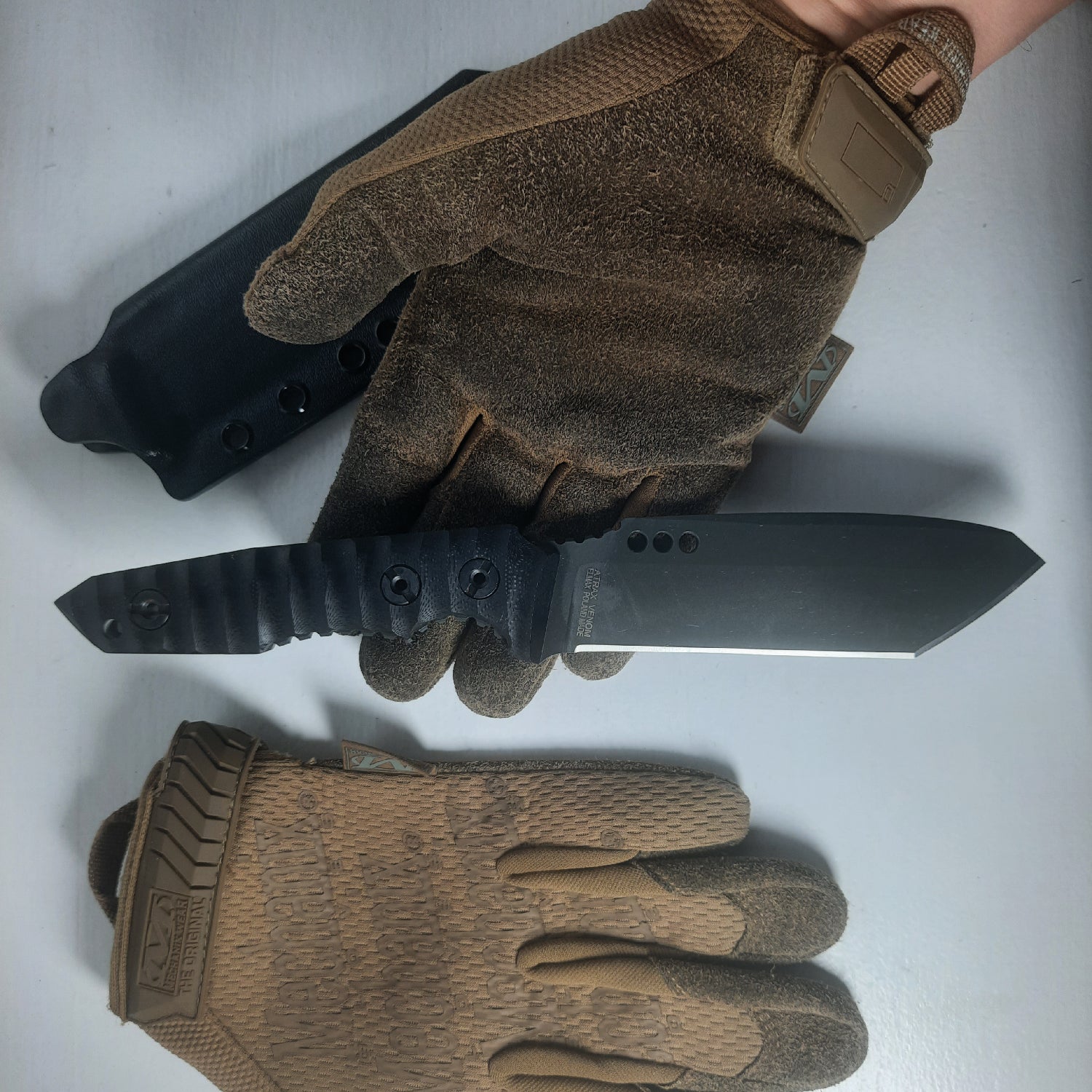Nóż taktyczny i pielęgnacyjny Atrax Venom SIG Dark Grey Cerakote z czarną rękojeścią