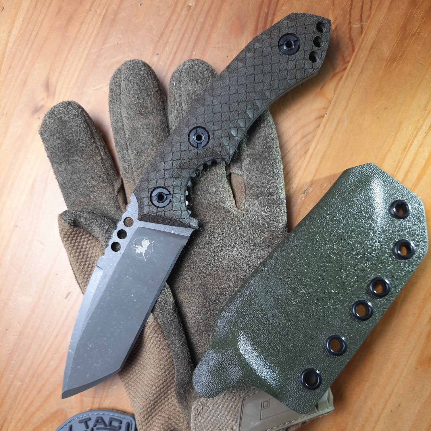 ATRAX BOA Tactical Knife - SNAKE SKIN PATERN ON HANDLE