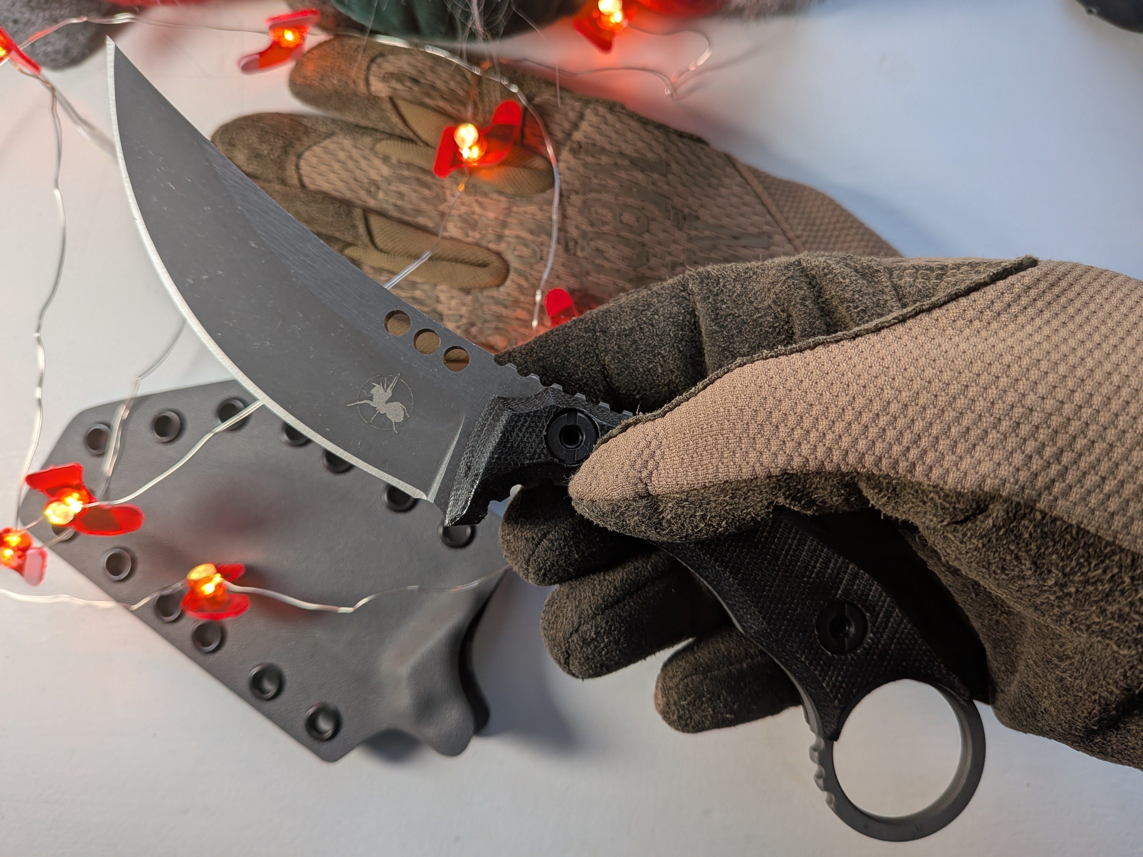 Nóż taktyczny Atrax PLAGUE Stonewashed z czarną rękojeścią G10 i czarnym kydexem