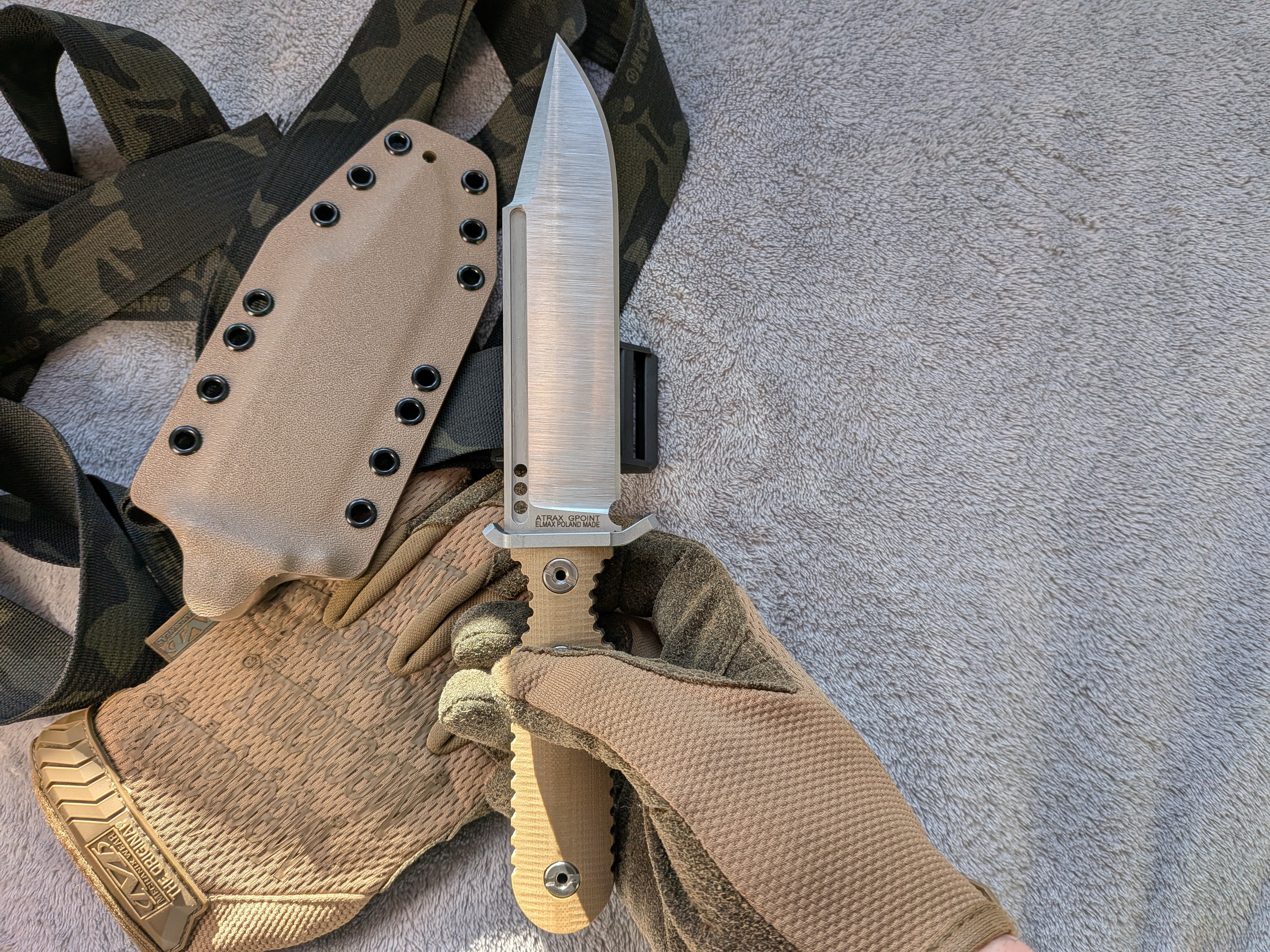 Nóż taktyczny Atrax NOXIOUS z brązową rękojeścią i powłoką LR BLACK Cerakote