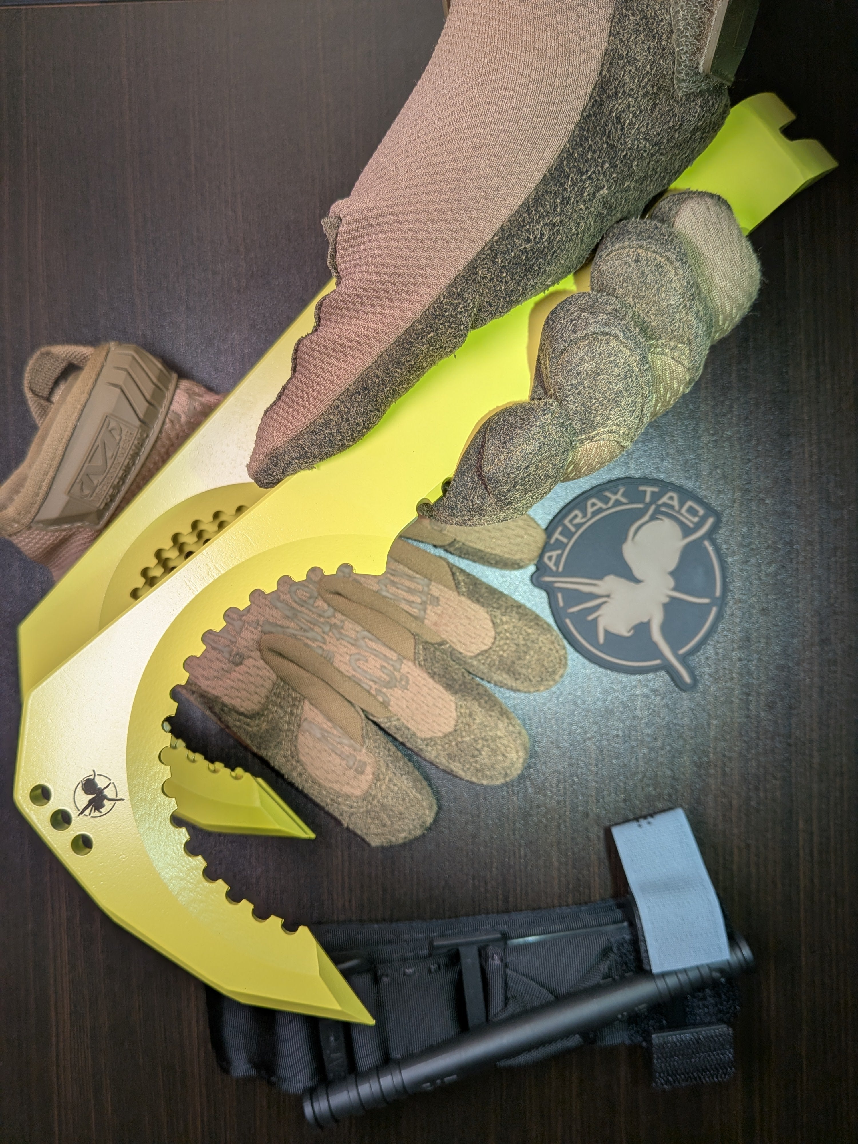 Atrax BOA Taktisches Messer Stonewashed mit braunem G10-Griff