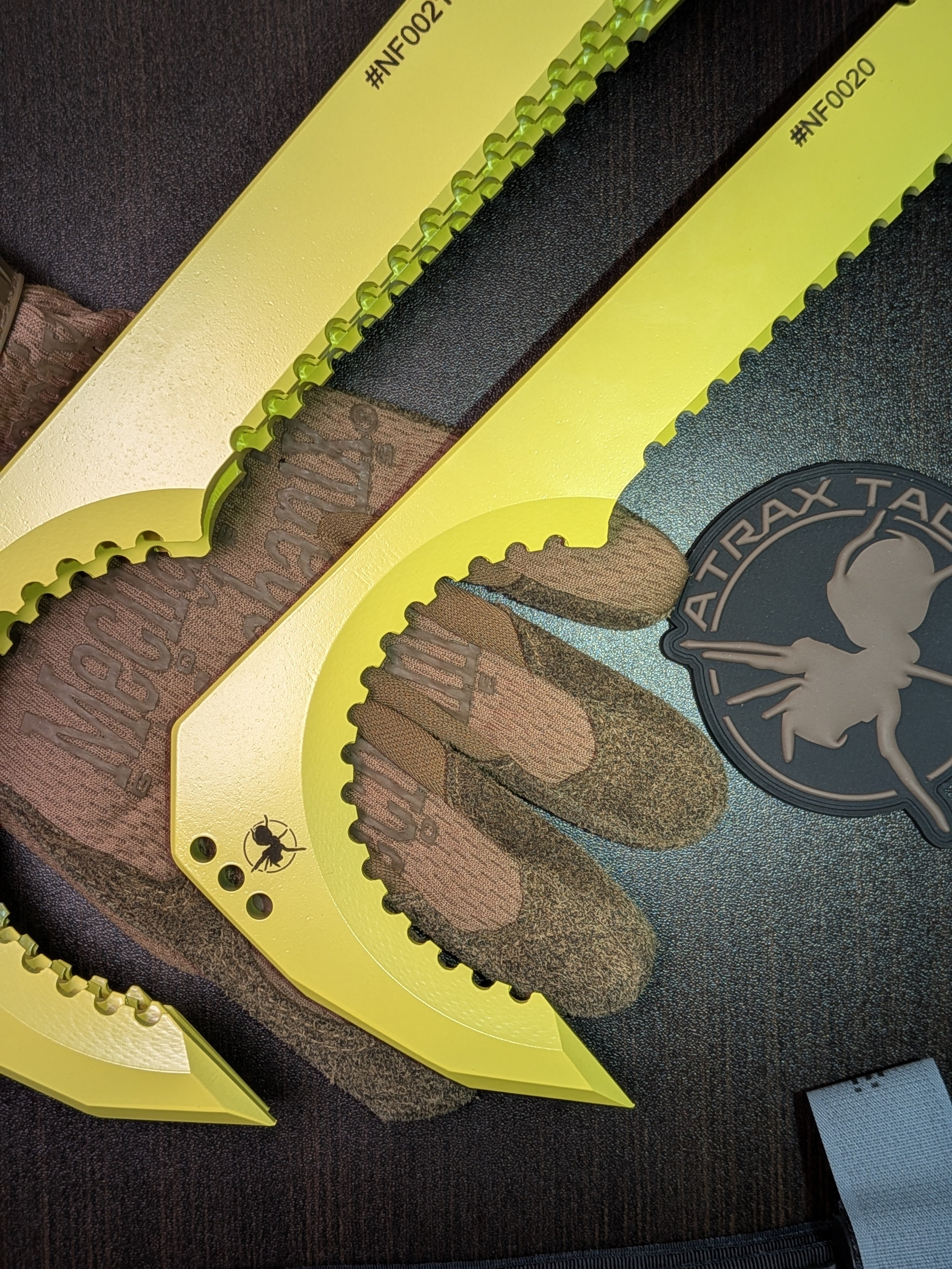 Atrax BOA Taktisches Messer Stonewashed mit braunem G10-Griff