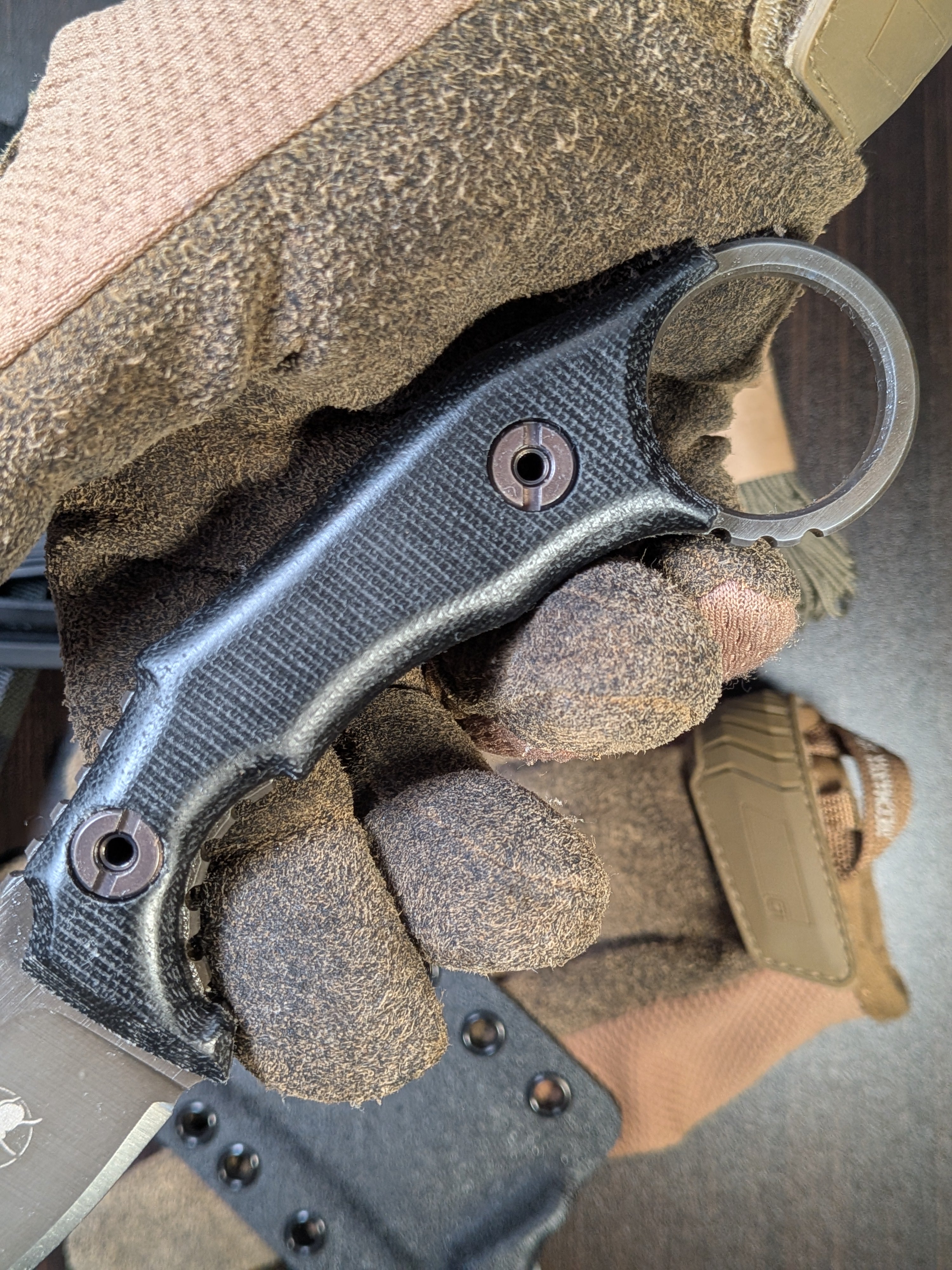 Atrax PLAGUE Stonewashed Tactical Ring Knife mit schwarzem G10-Griff und schwarzem Kydex