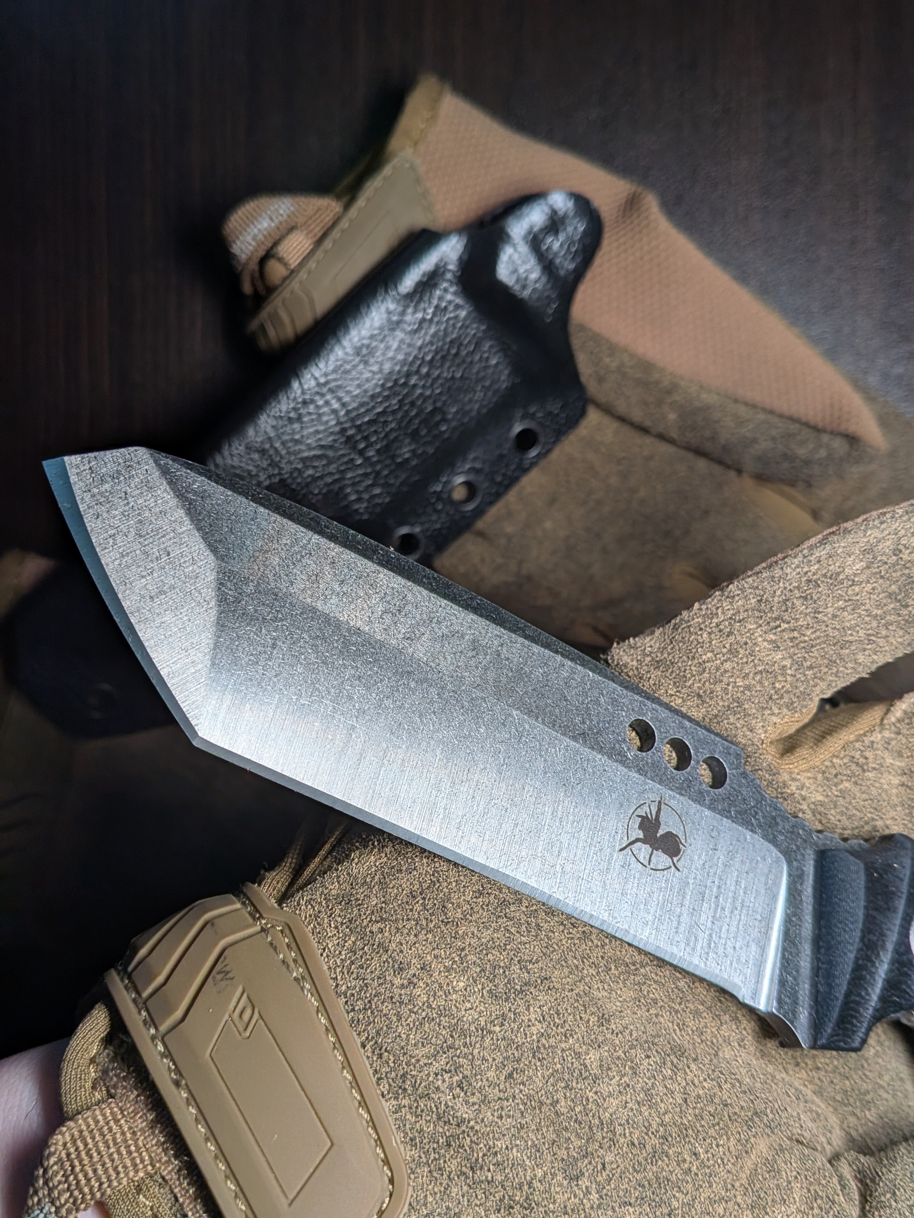 Atrax Venom Tactical & Daycare Knife Silver satin with Black G10 Handle