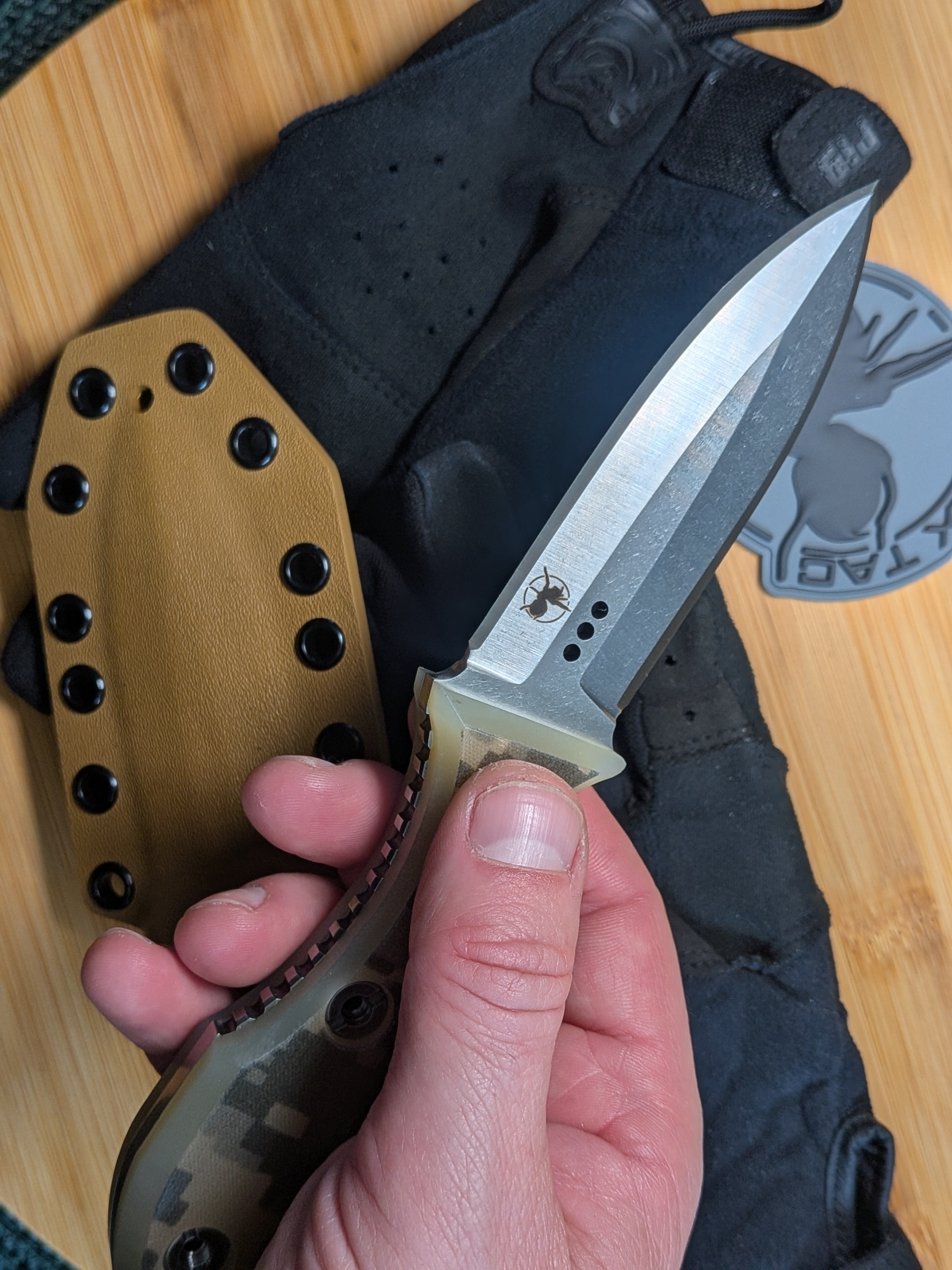 Atrax SCOURGE DAGGER Silver Satin Tactical Knife with Digital Camo G10 handle