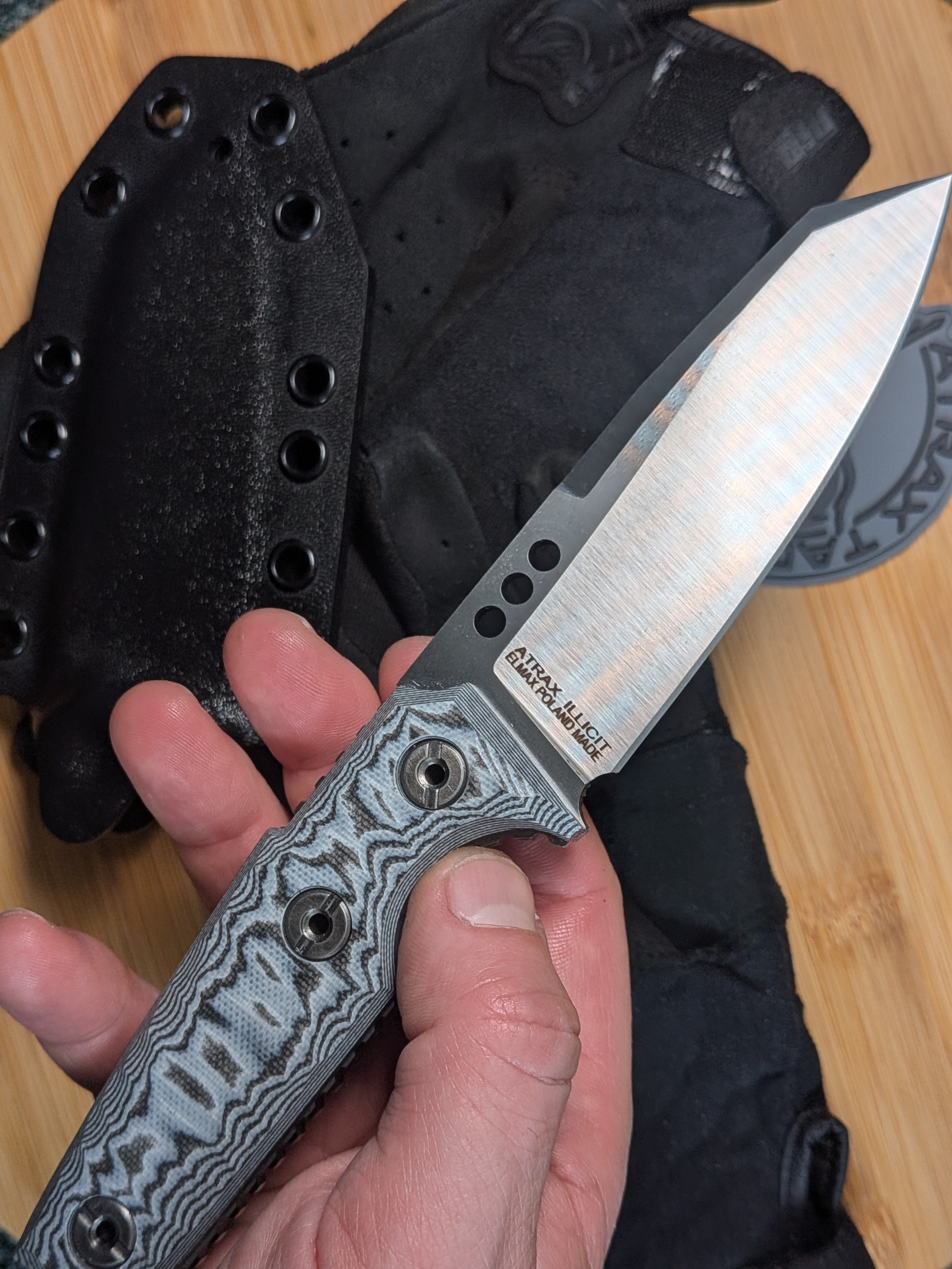 Atrax BOA Taktisches Messer Stonewashed mit braunem G10-Griff