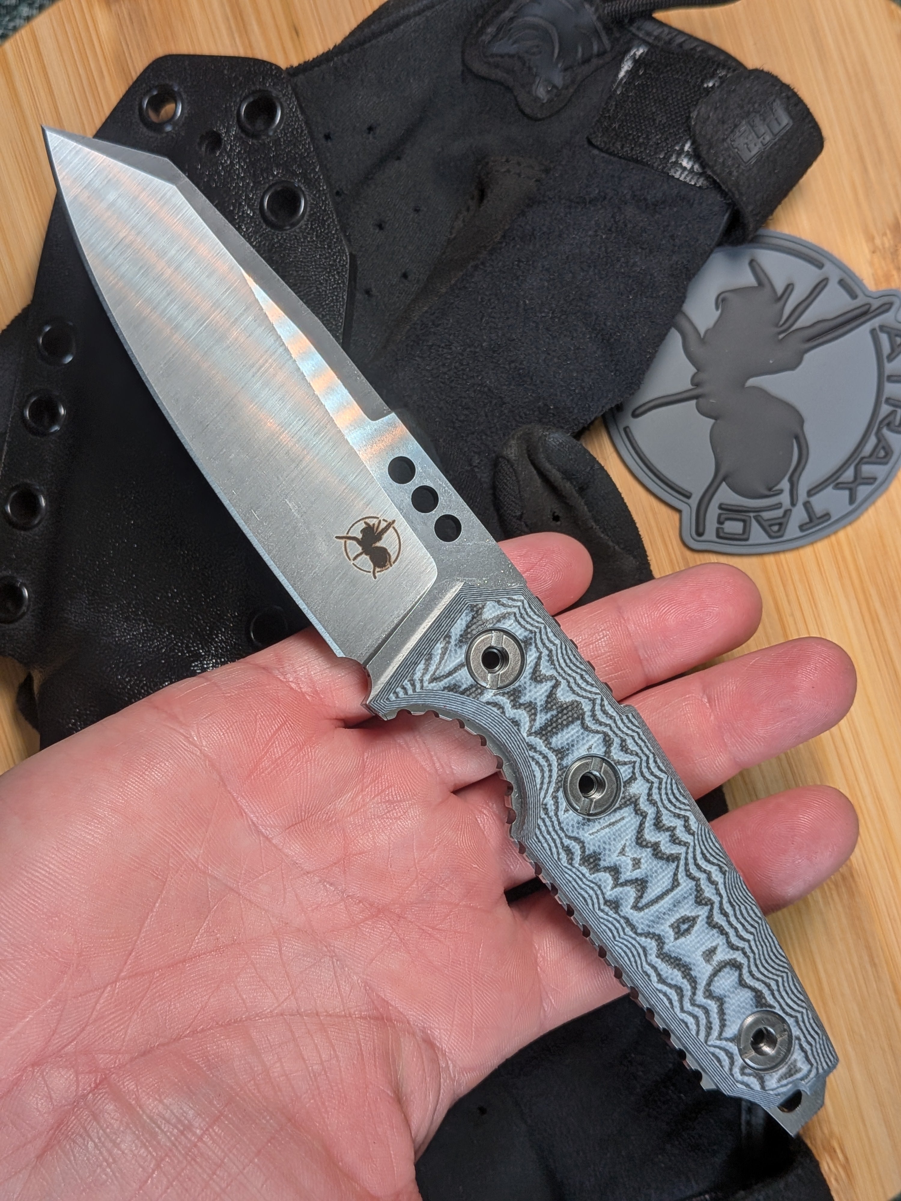 Atrax BOA Taktisches Messer Stonewashed mit braunem G10-Griff