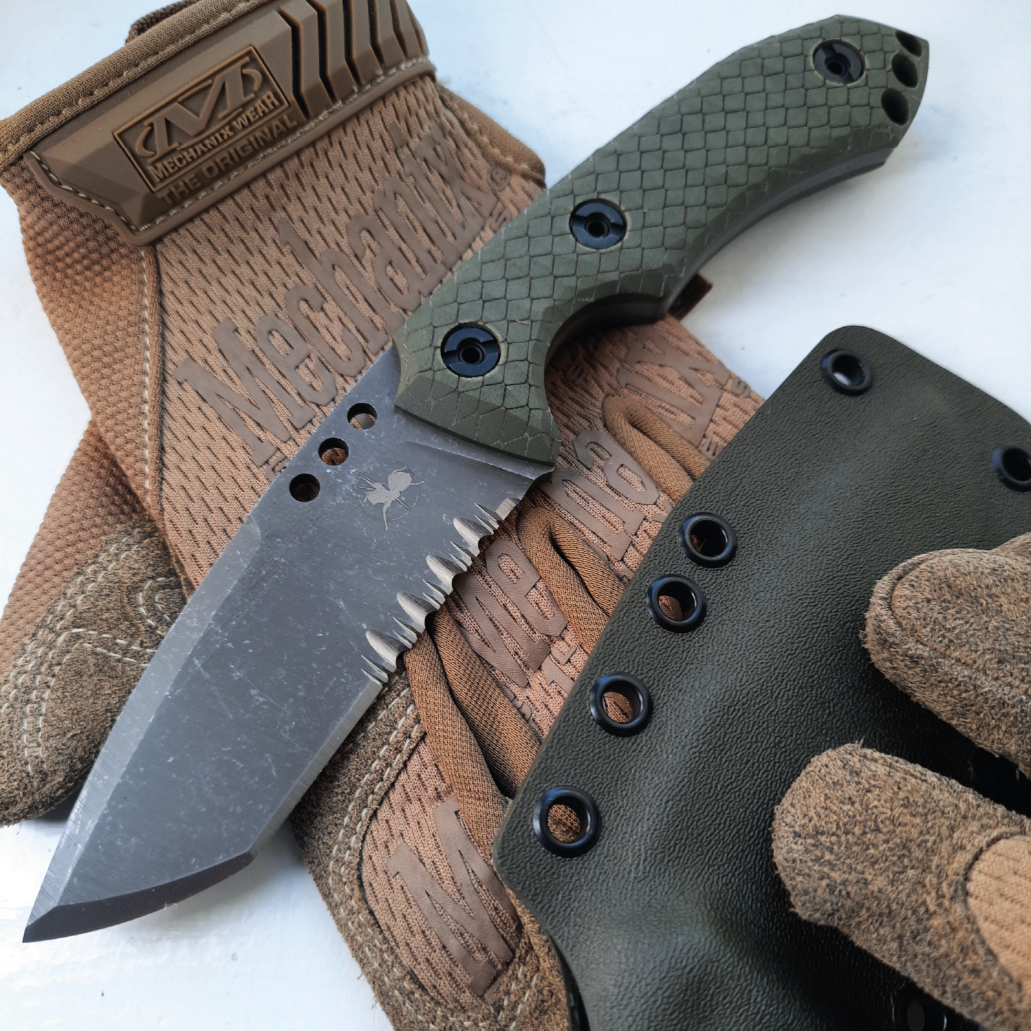 Atrax Knife Serration on cutting edge
