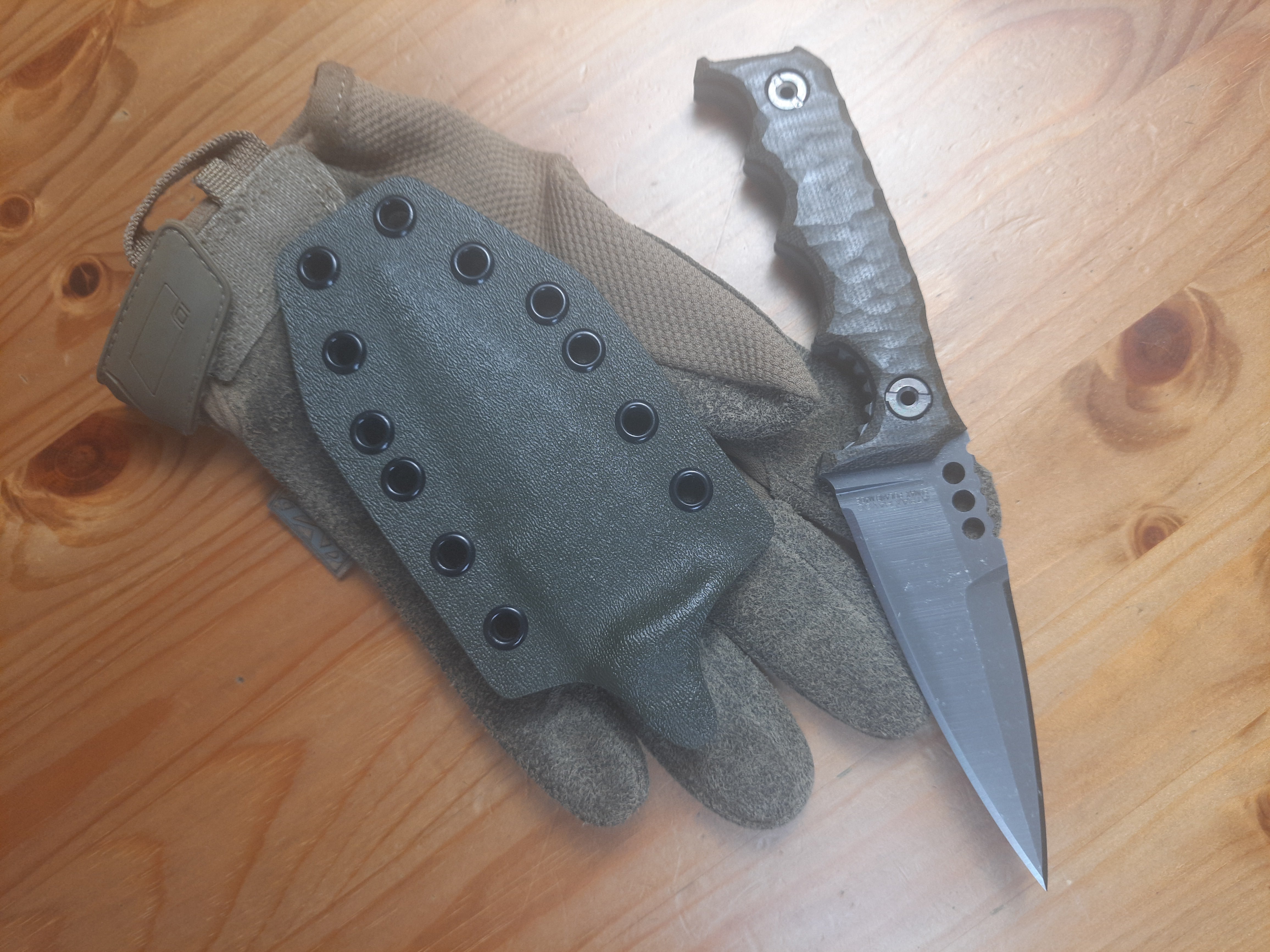 Atrax HAVOC stonewsahed Tactical Knife with green canvas micarta handle