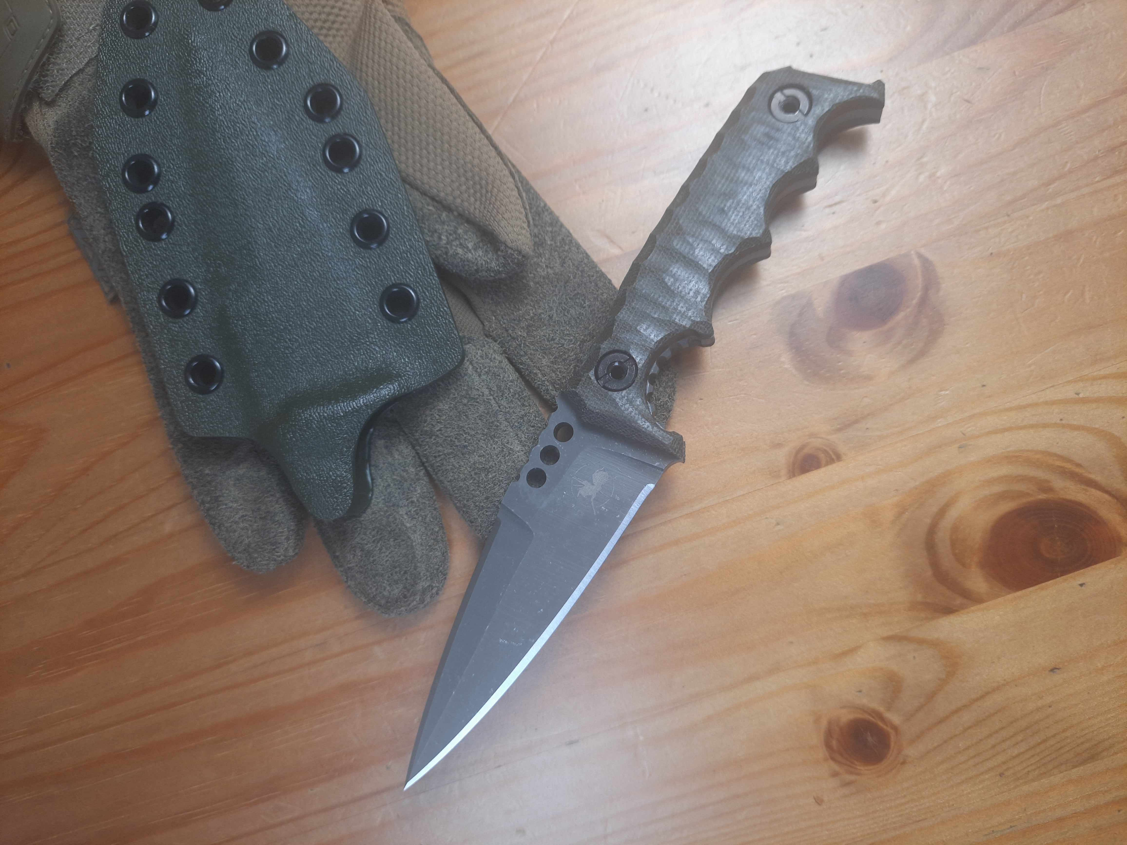 Atrax HAVOC stonewsahed Tactical Knife with green canvas micarta handle