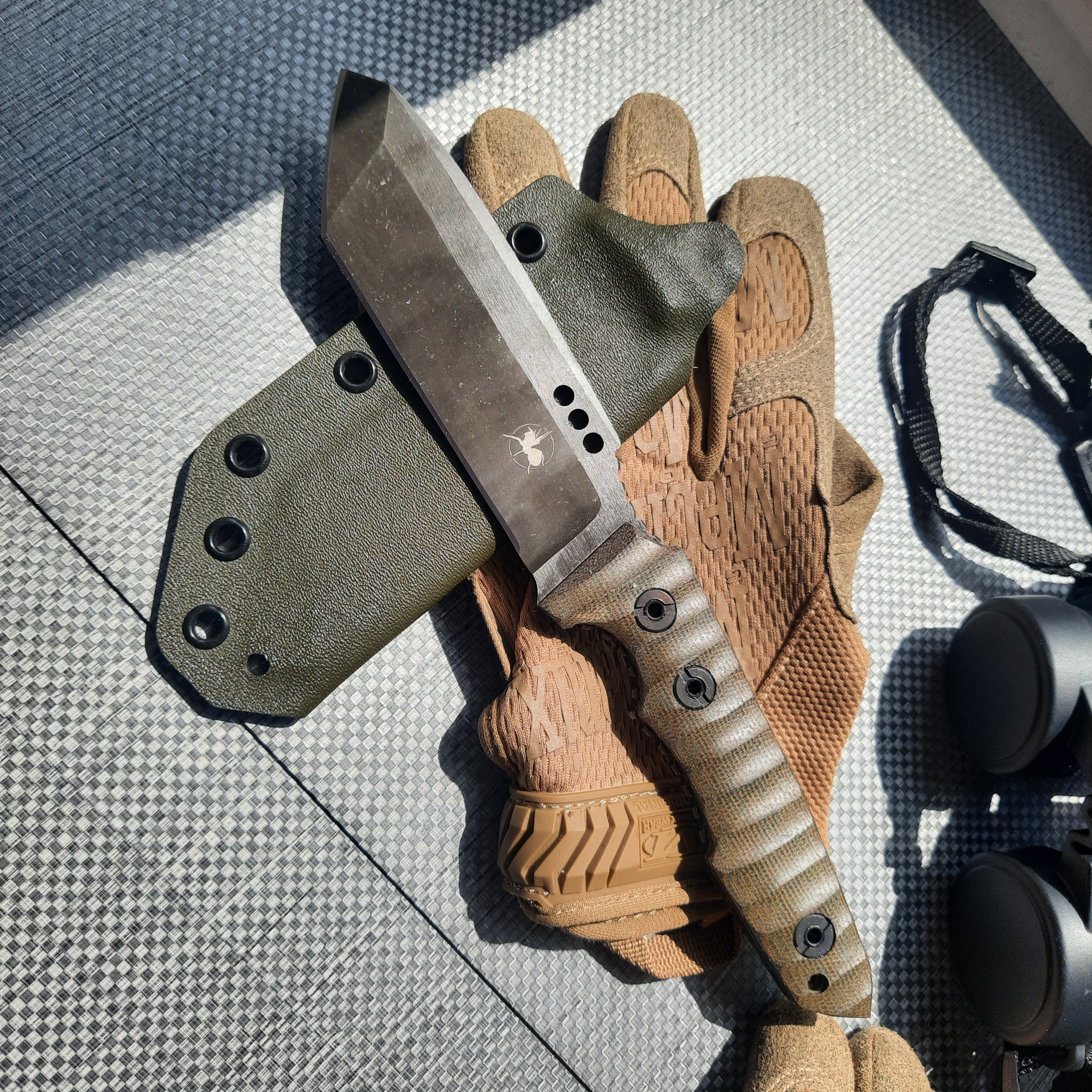 Nóż taktyczny i pielęgnacyjny Atrax Venom Stonewashed z uchwytem Green Micarta