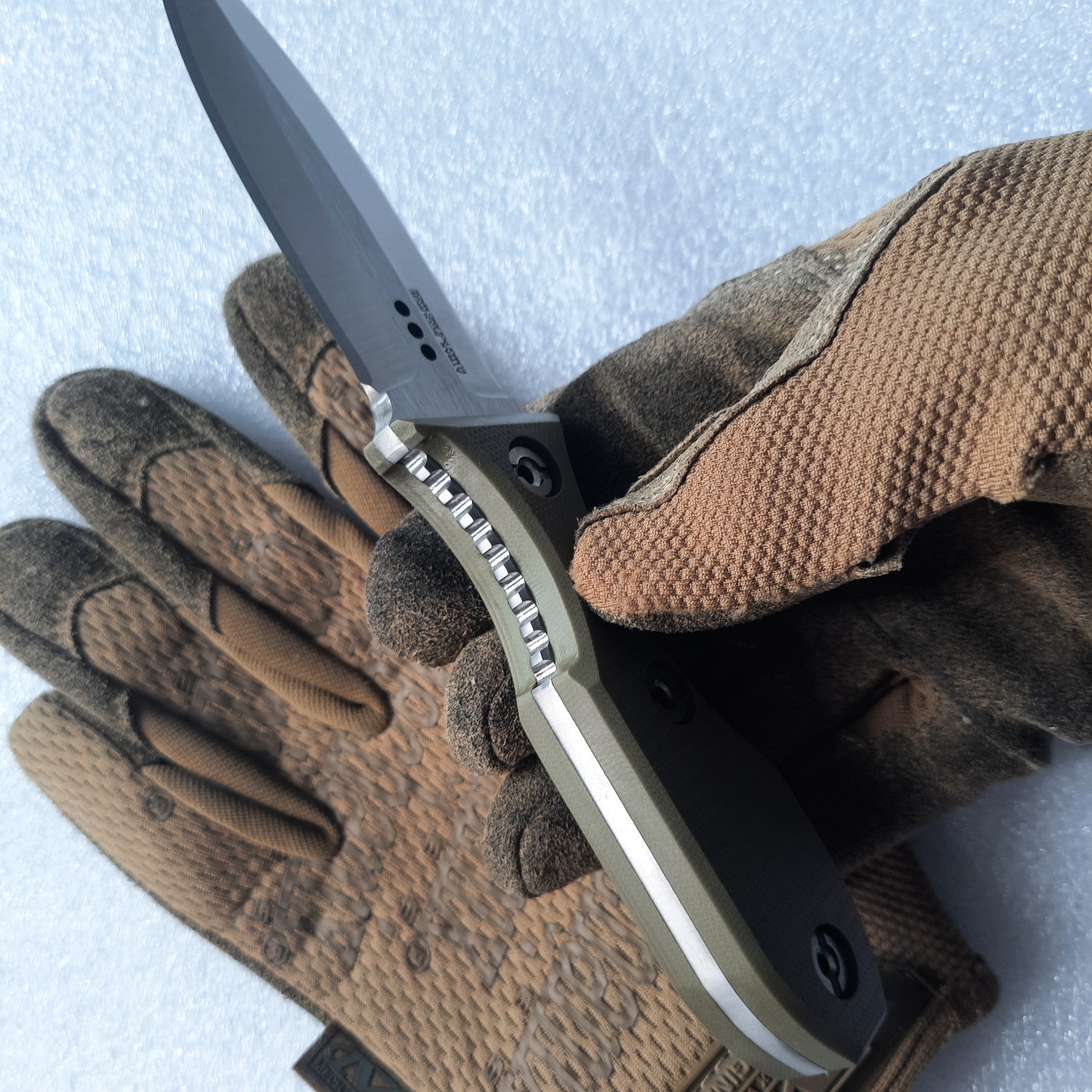 Atrax SCOURGE DAGGER Multicam Black Splinter Camo Cerakote Taktisches Messer mit schwarzem G10-Griff