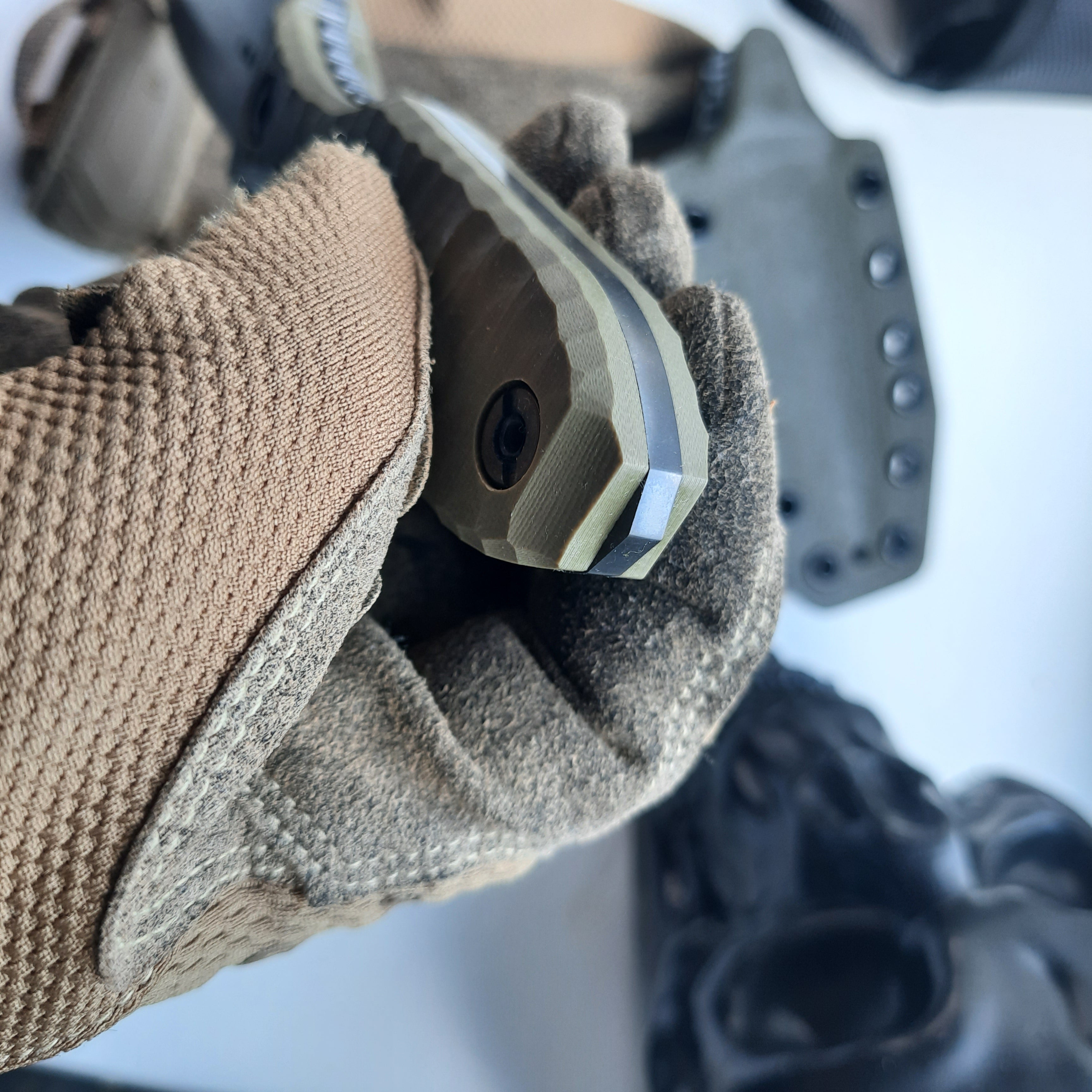 Nóż taktyczny Atrax SCOURGE DAGGER Multicam Black Splinter Camo Cerakote z czarną rękojeścią G10
