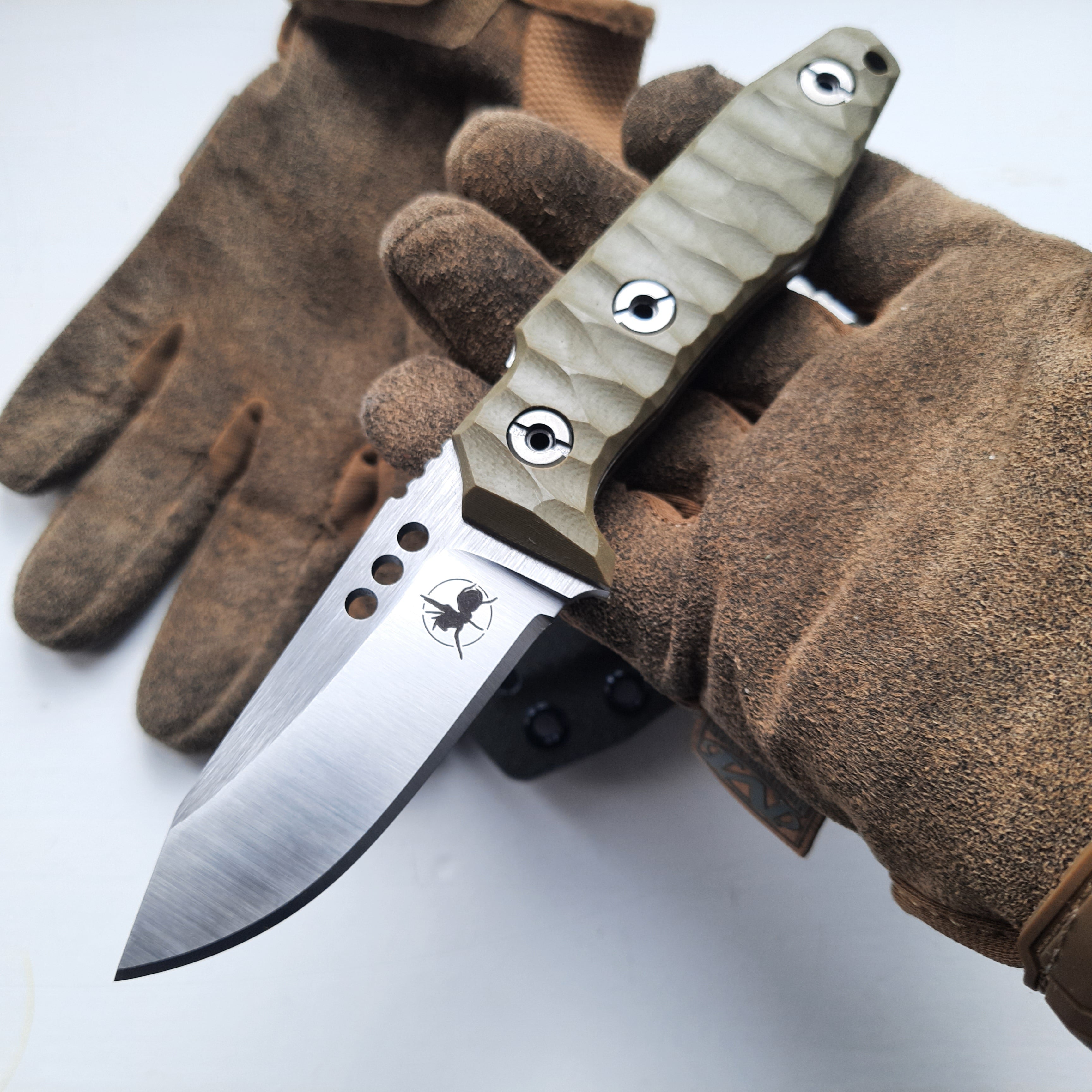 Nóż ATRAX SERUM Silver Satin Tactical &amp; Daycare Tanto z uchwytem z zielonej micarty