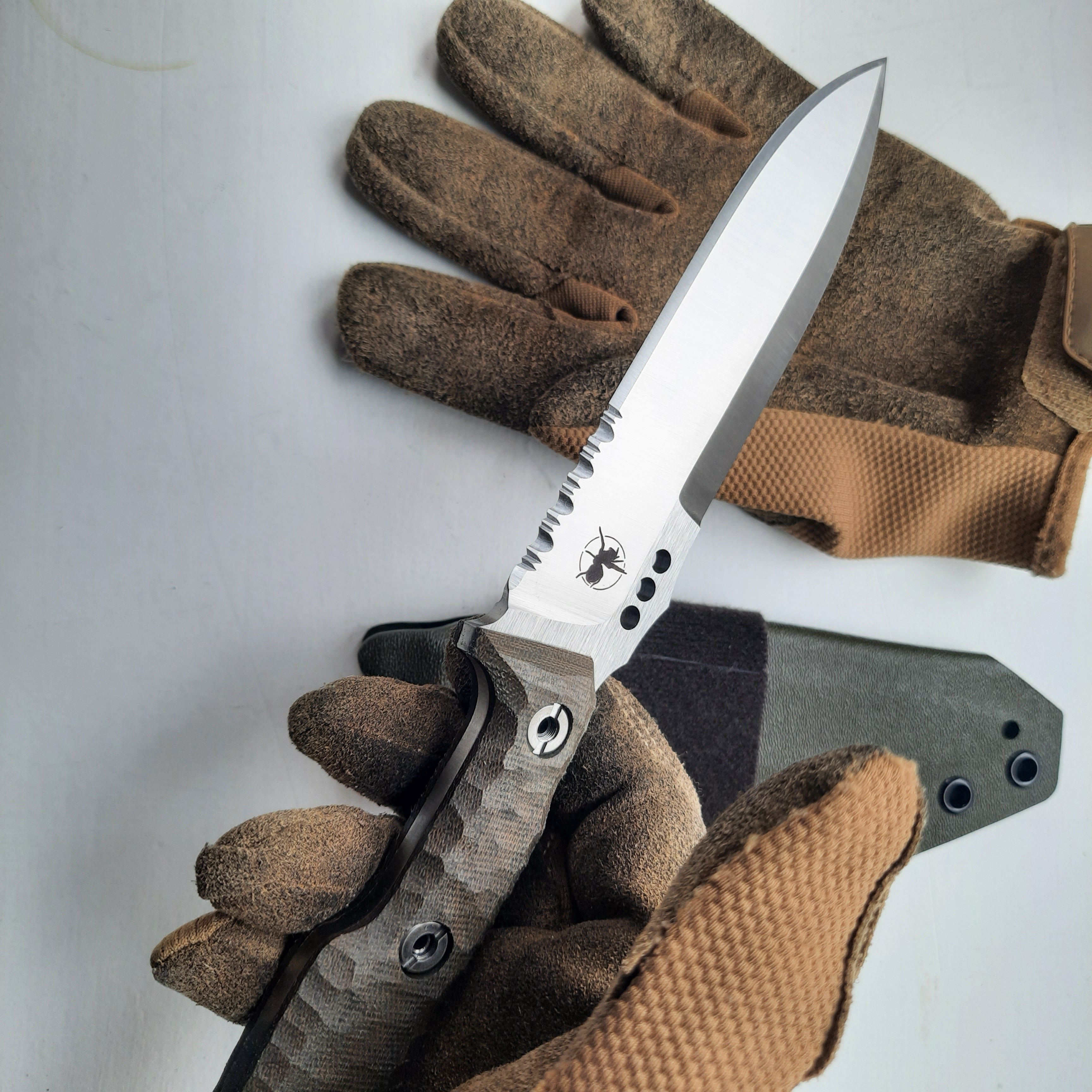 Atrax NOXIOUS Tactical Knife with Green Canvas Micarta silver satin with serration