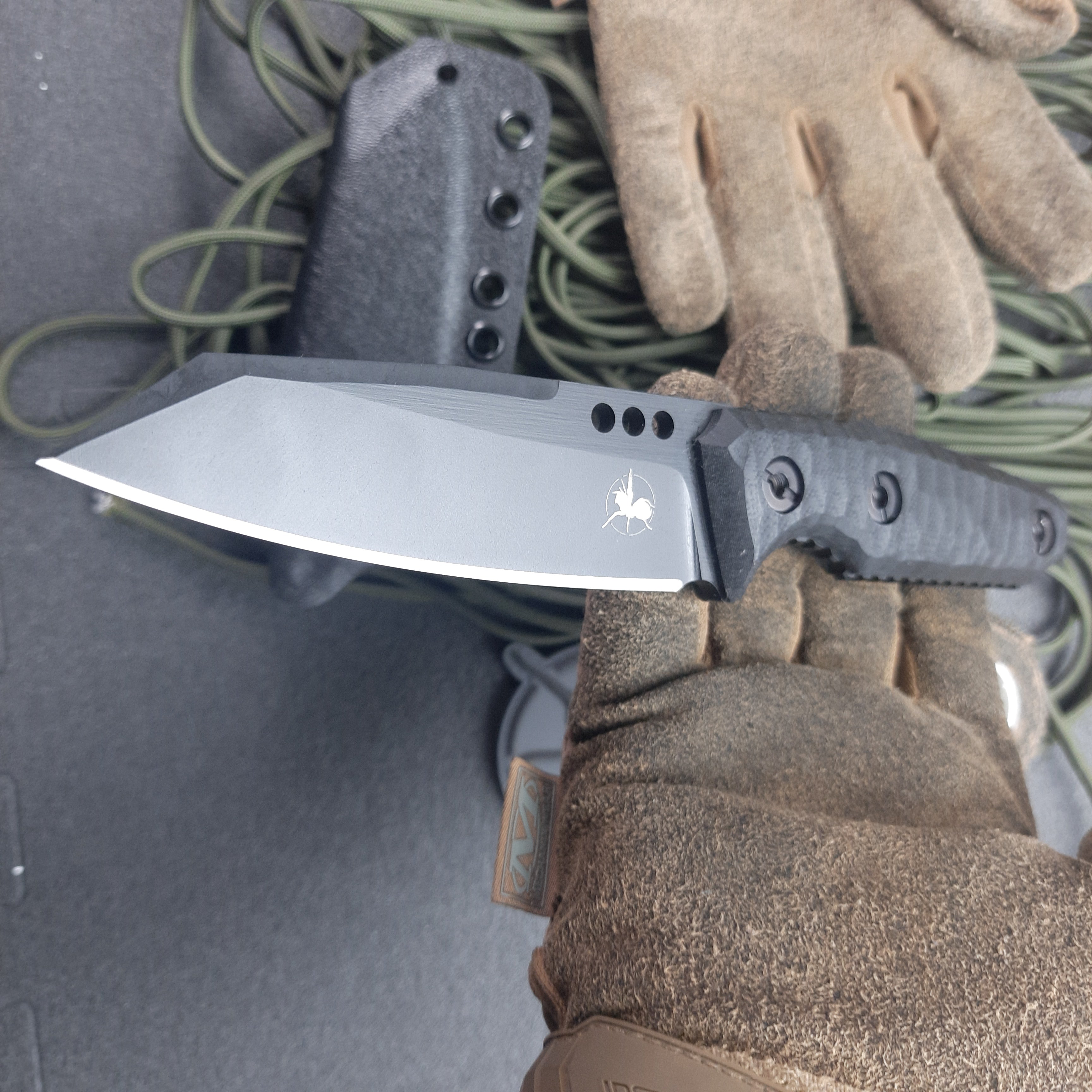 Atrax BOA Taktisches Messer Stonewashed mit braunem G10-Griff