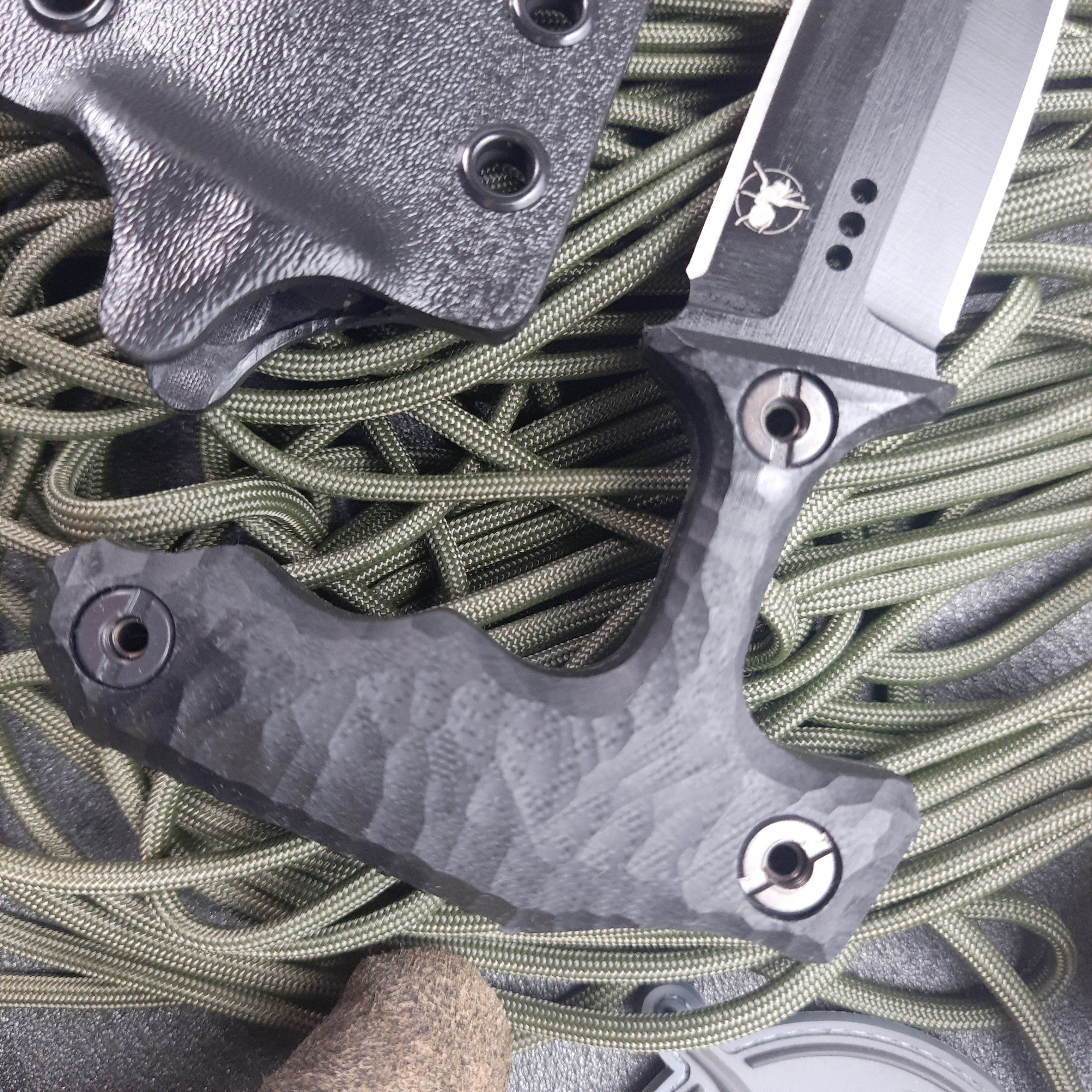 Nóż taktyczny Atrax ENKIDU z czarną rękojeścią i wykończeniem LR Black Cerakote