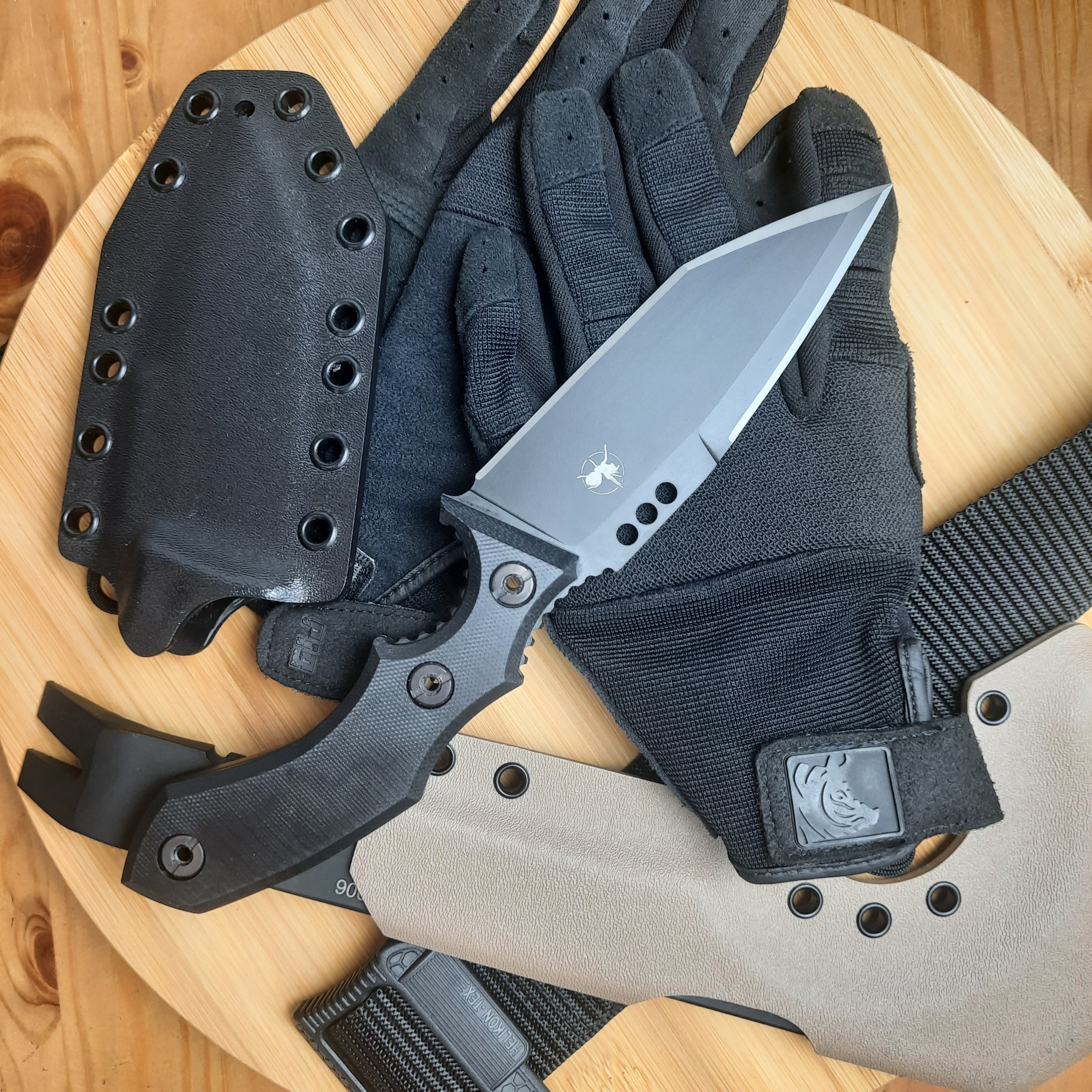 Atrax Rogue Taktisches Messer mit schwarzem G10-Griff und silbernem Satin-Finish