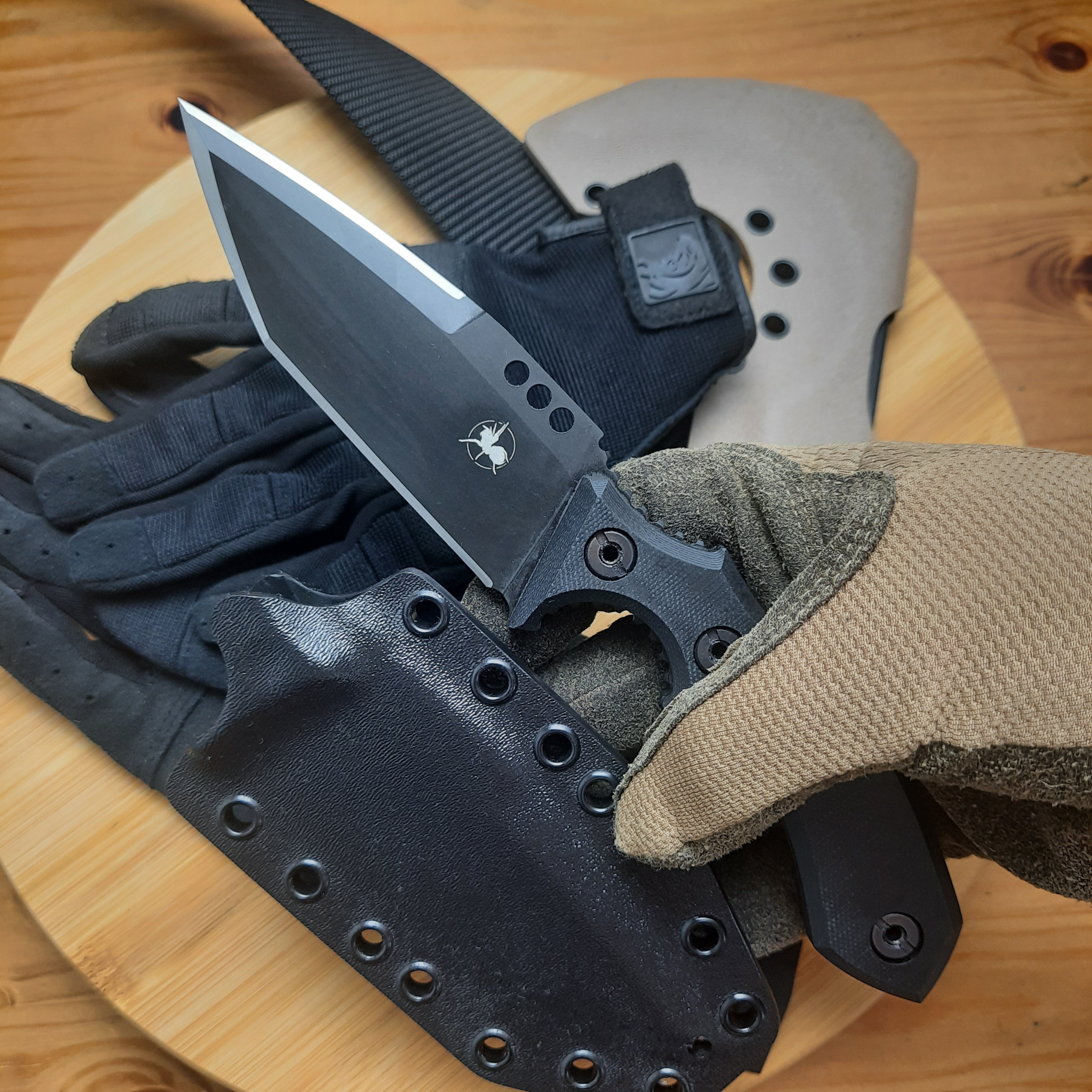 Atrax Rogue Taktisches Messer mit schwarzem G10-Griff und silbernem Satin-Finish