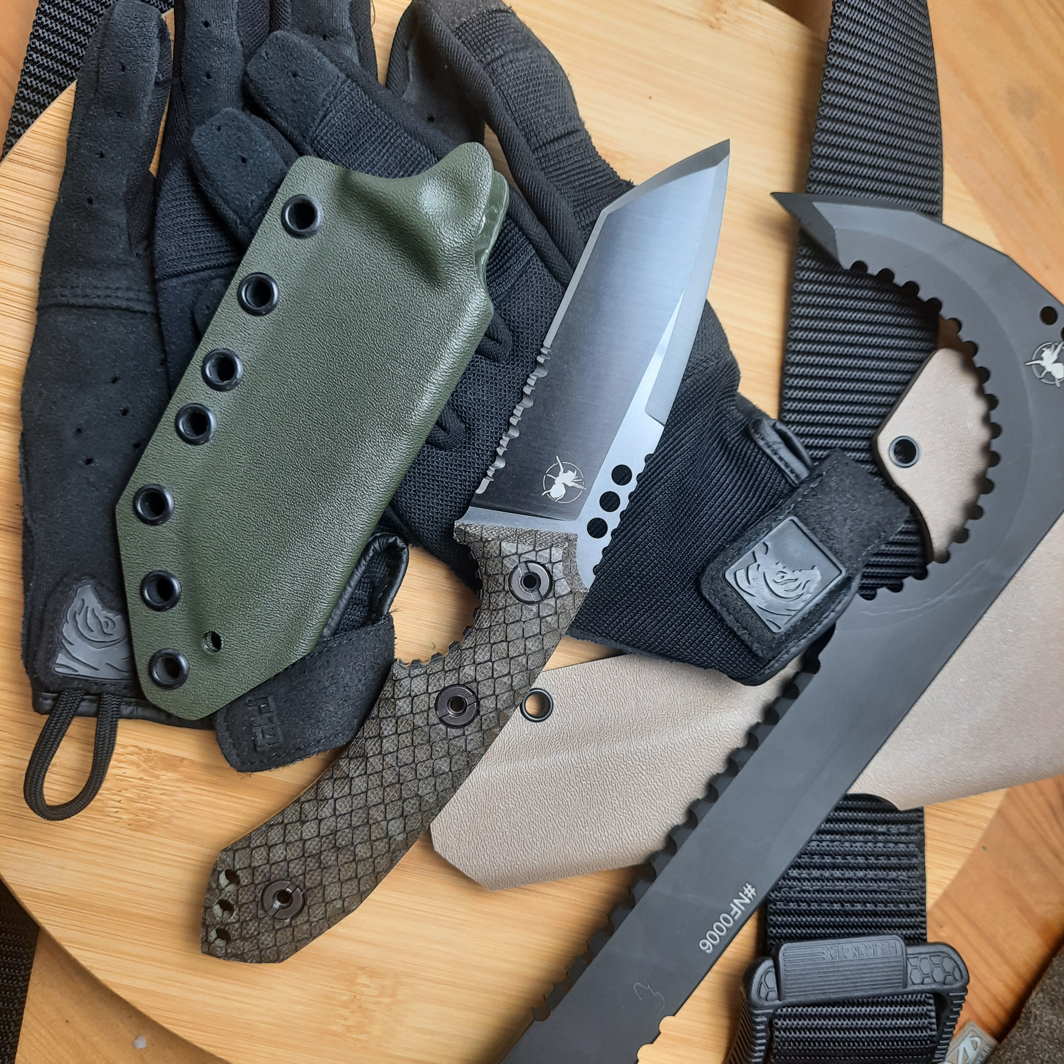 Nóż taktyczny Atrax BOA Stonewashed z rękojeścią z czarnego płótna Micarta i metalicznym szarym Kydexem