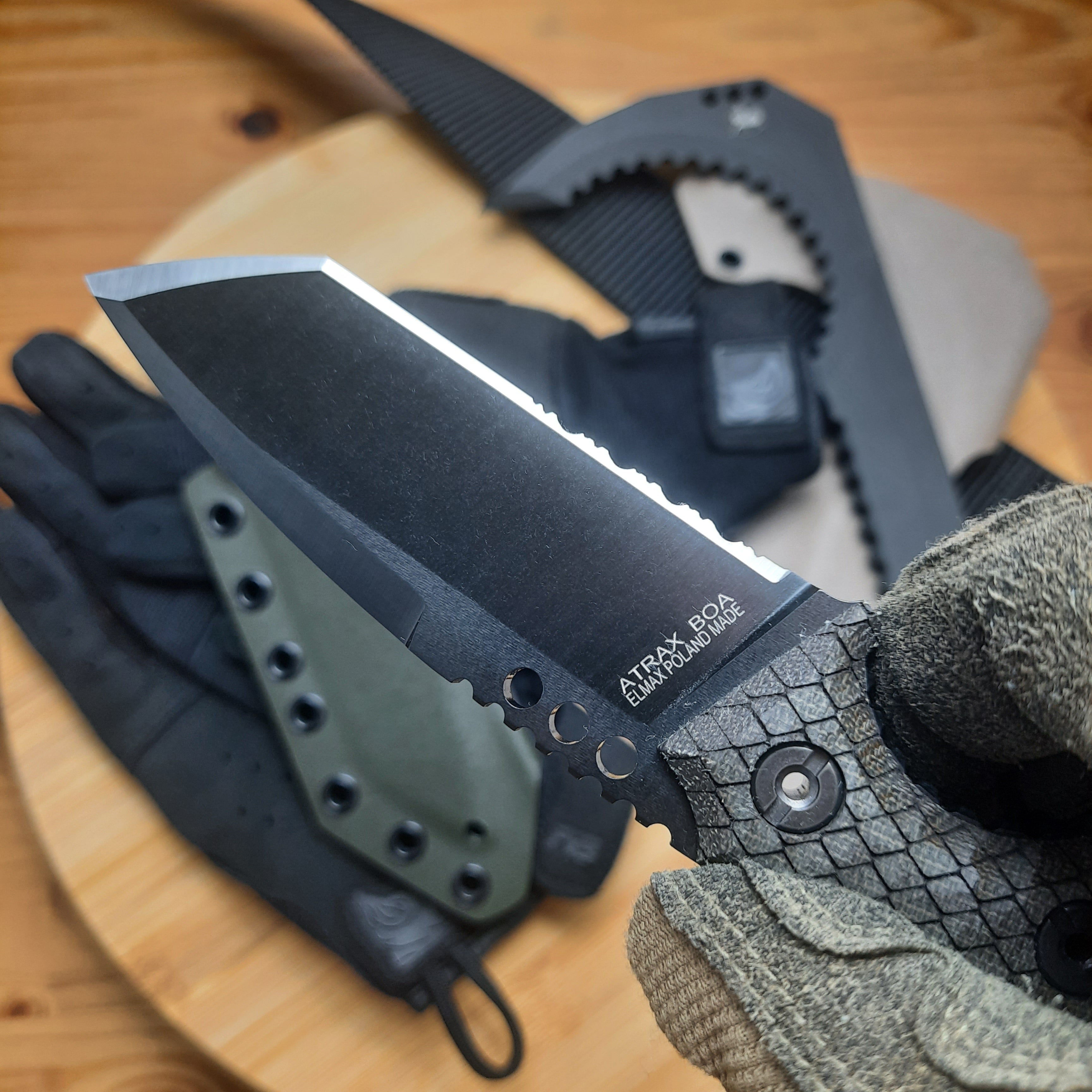 Nóż taktyczny Atrax BOA Stonewashed z rękojeścią z czarnego płótna Micarta i metalicznym szarym Kydexem