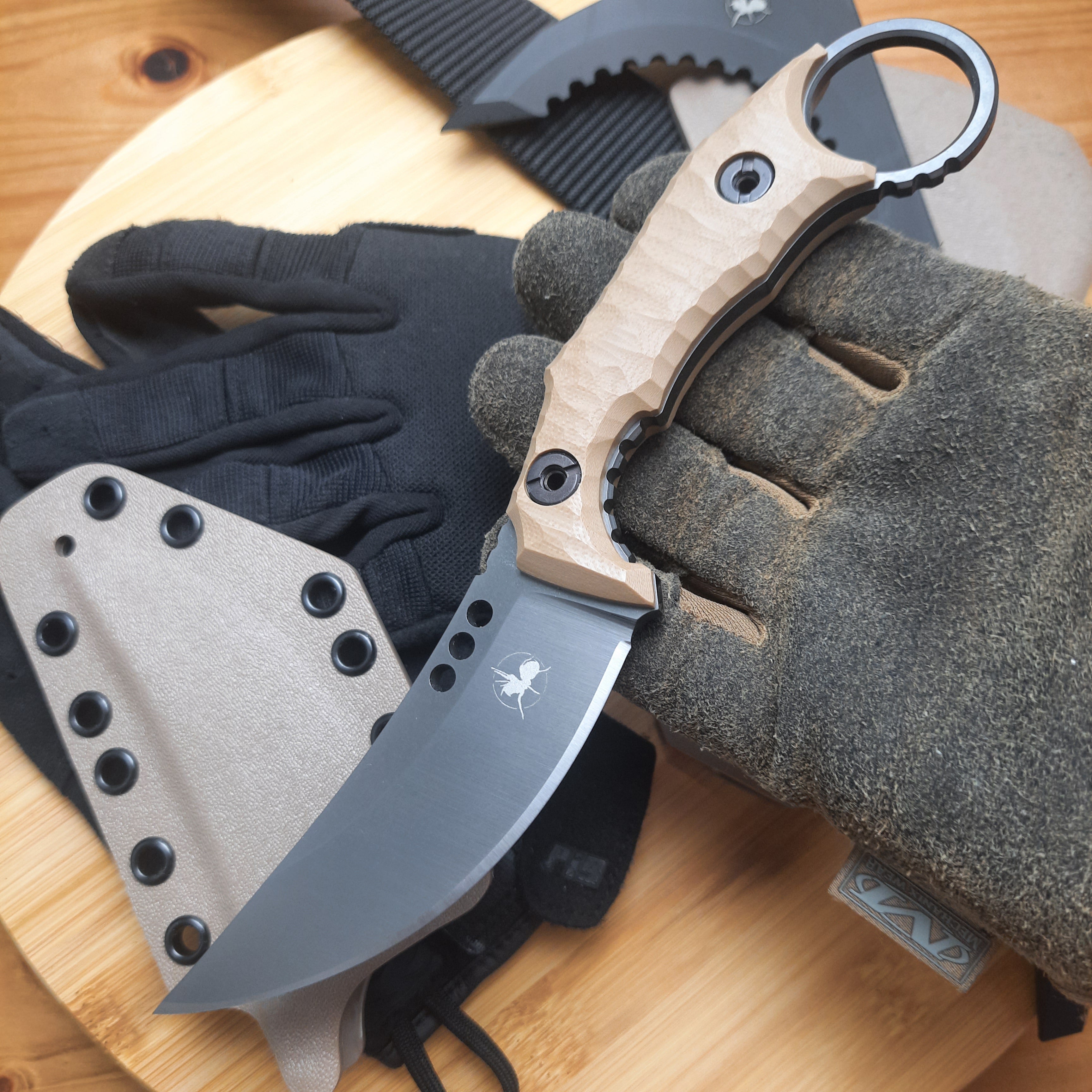 Atrax PLAGUE Stonewashed Tactical Ring Knife mit schwarzem G10-Griff und schwarzem Kydex