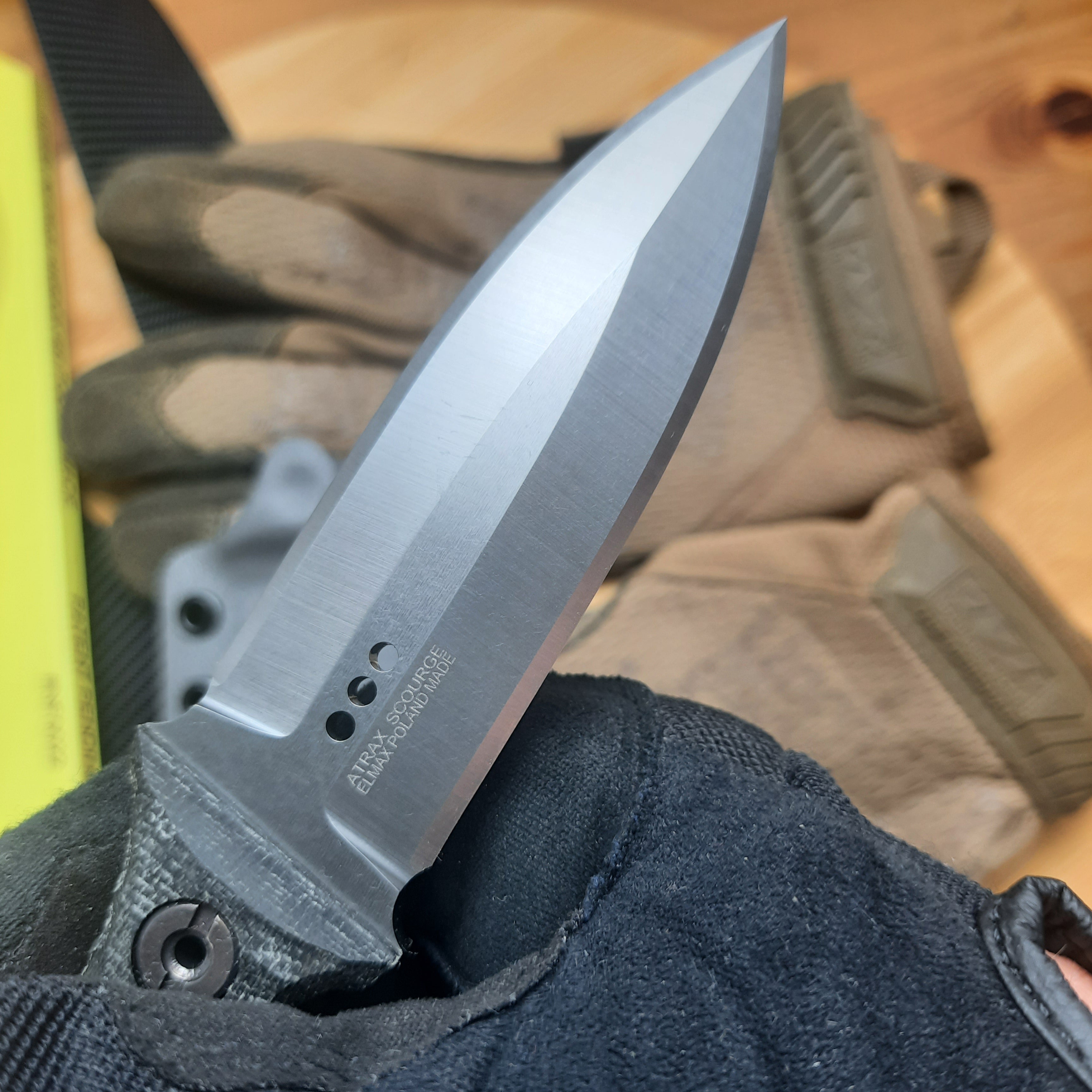 Nóż taktyczny Atrax SCOURGE DAGGER Silver Satin z brązową rękojeścią G10