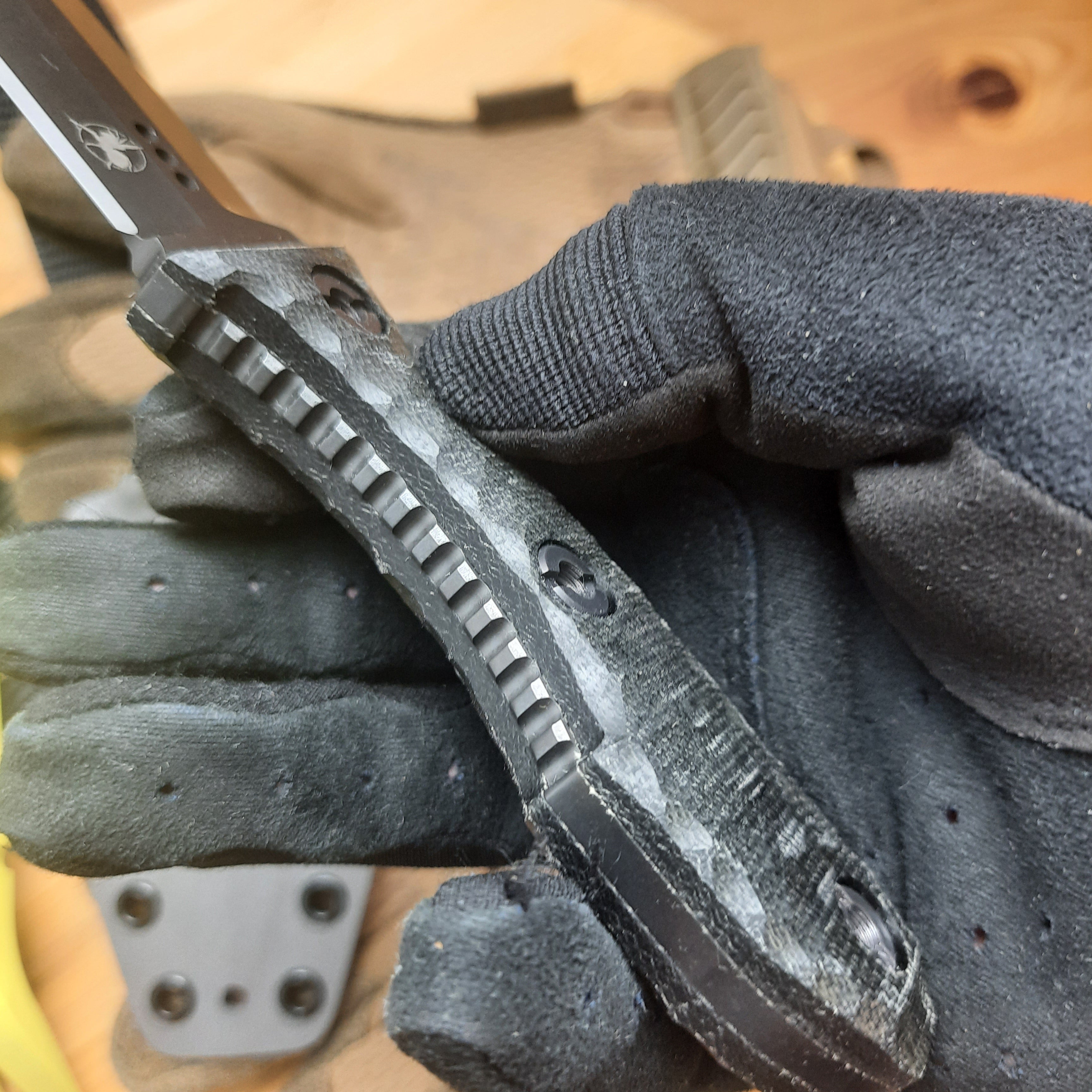 Nóż taktyczny Atrax SCOURGE DAGGER Silver Satin z brązową rękojeścią G10