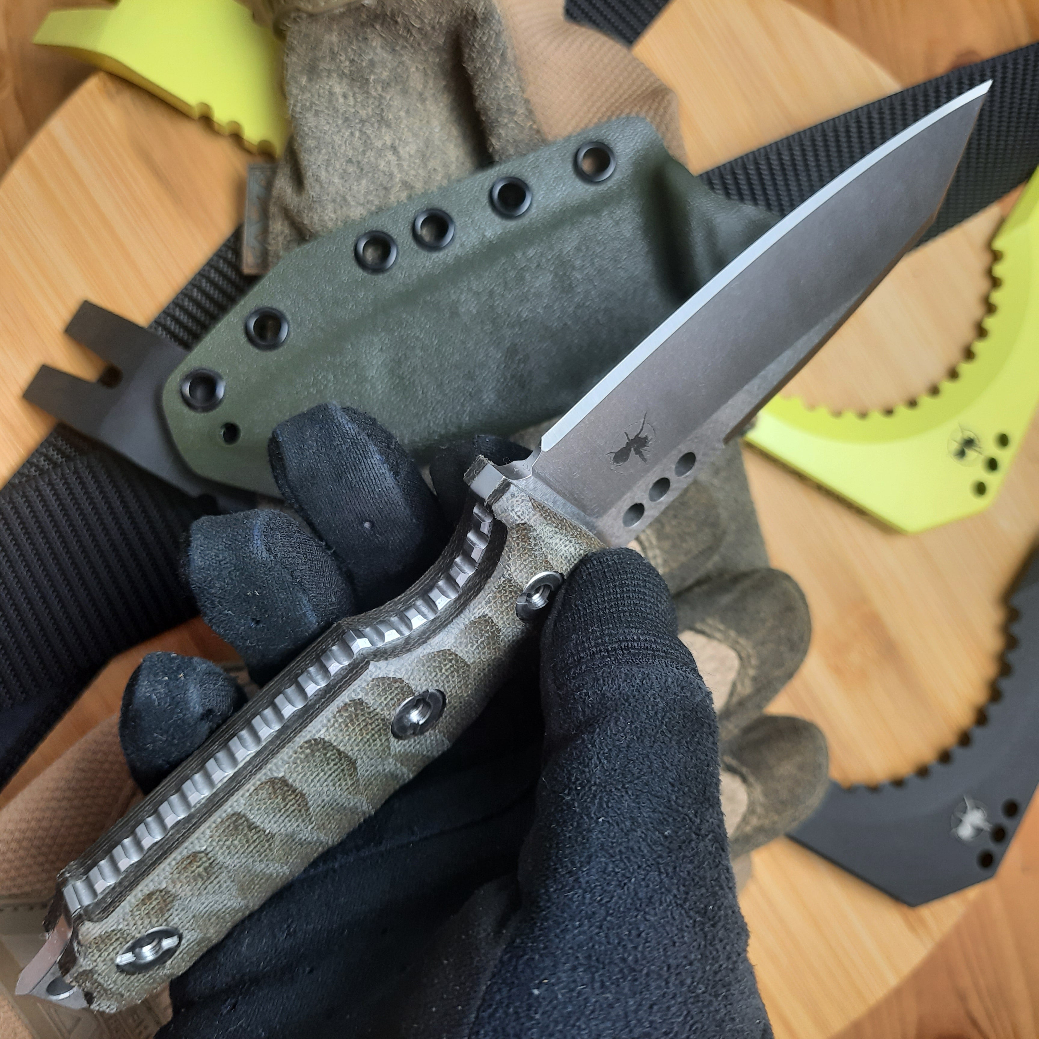 Nóż taktyczny Atrax BOA Stonewashed z brązową rękojeścią G10
