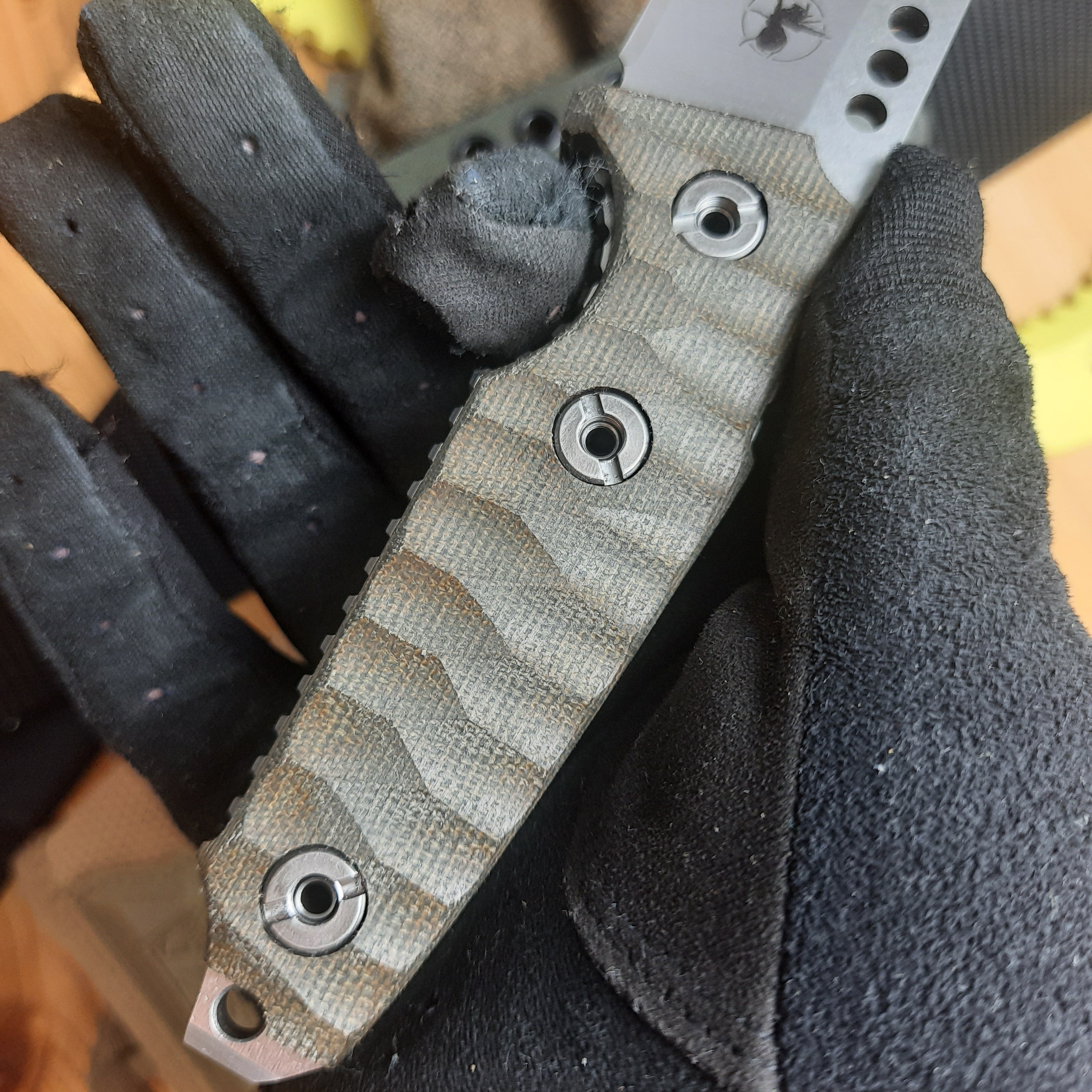 Nóż taktyczny Atrax BOA Stonewashed z brązową rękojeścią G10