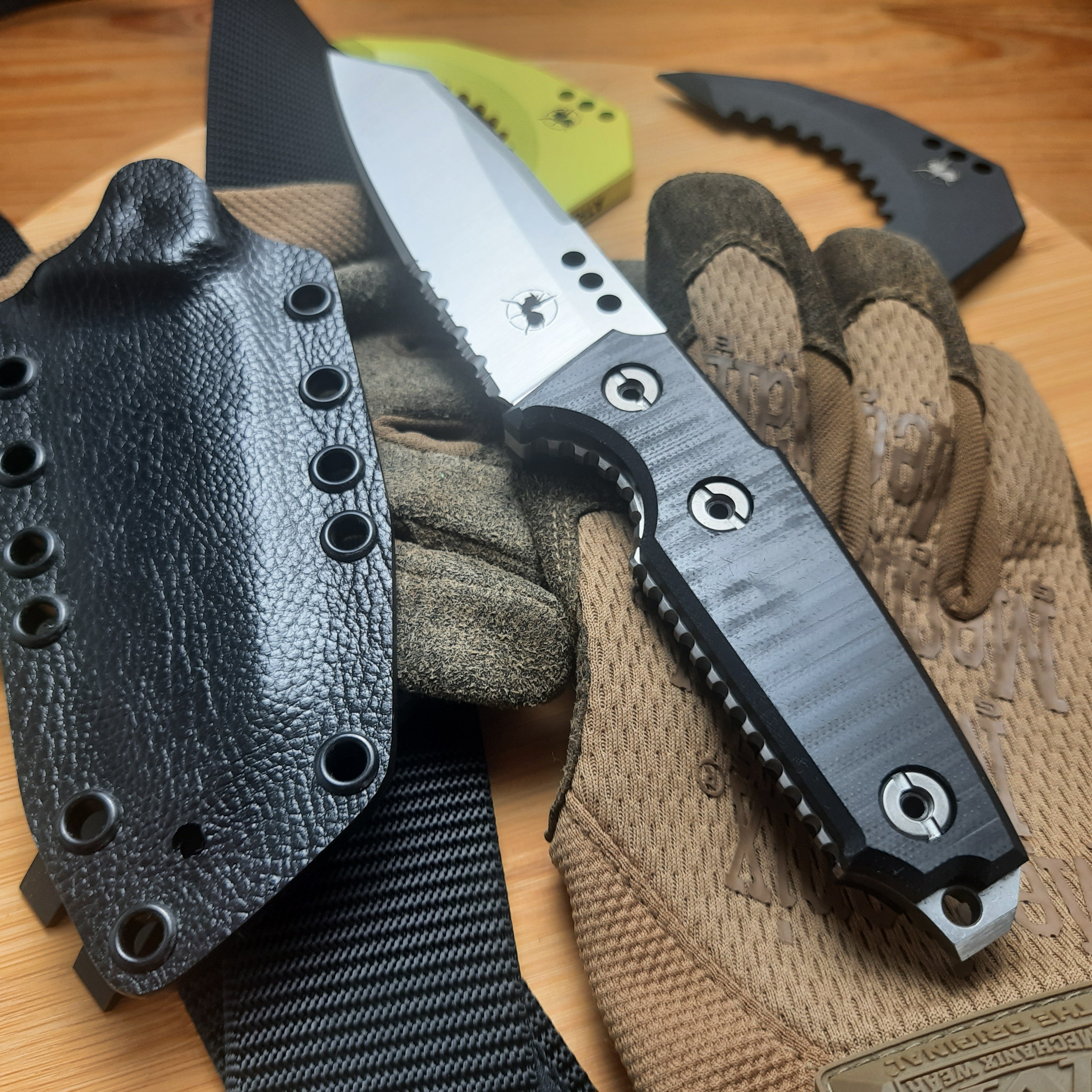 Nóż taktyczny Atrax BOA Stonewashed z brązową rękojeścią G10