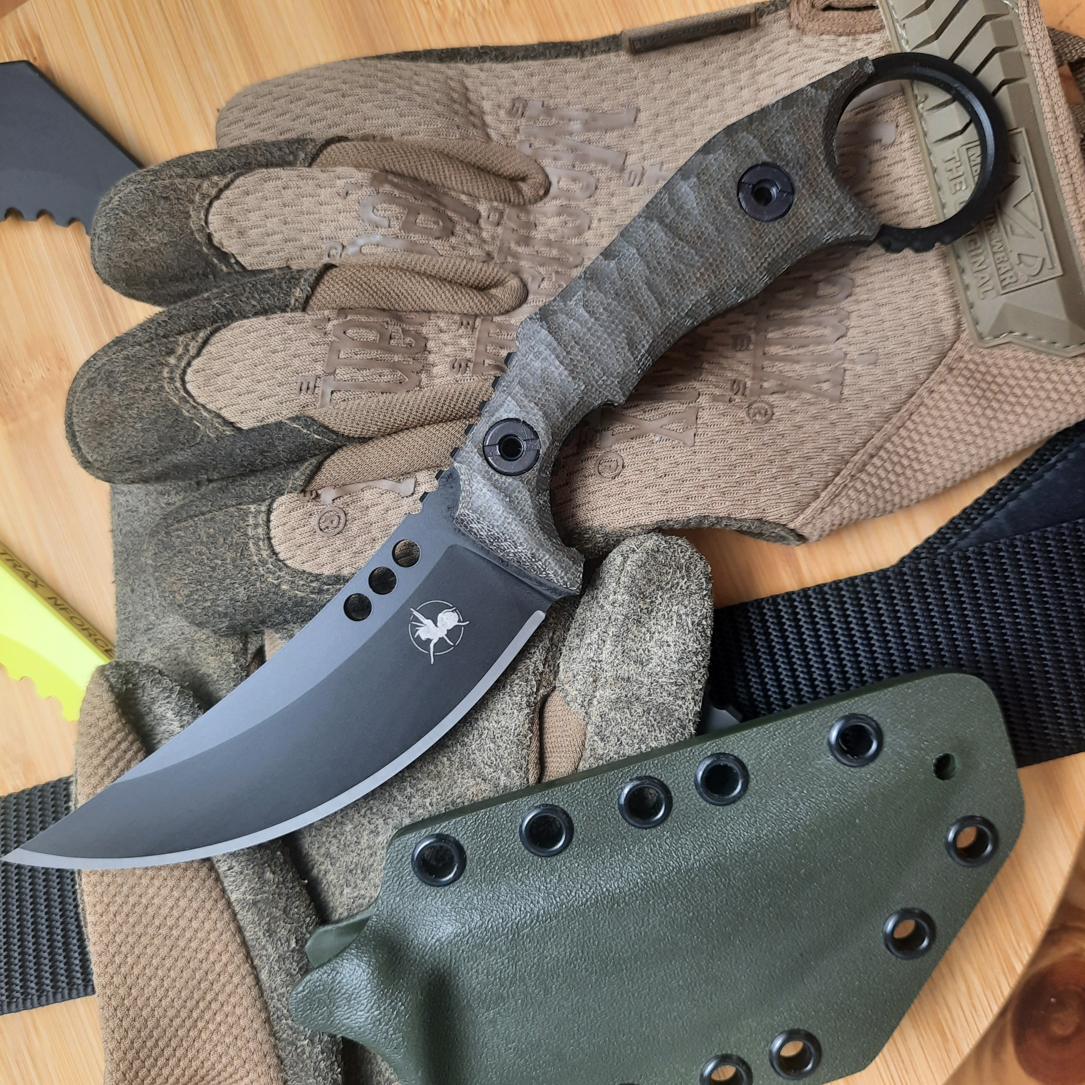 Nóż taktyczny Atrax PLAGUE Stonewashed z czarną rękojeścią G10 i czarnym kydexem